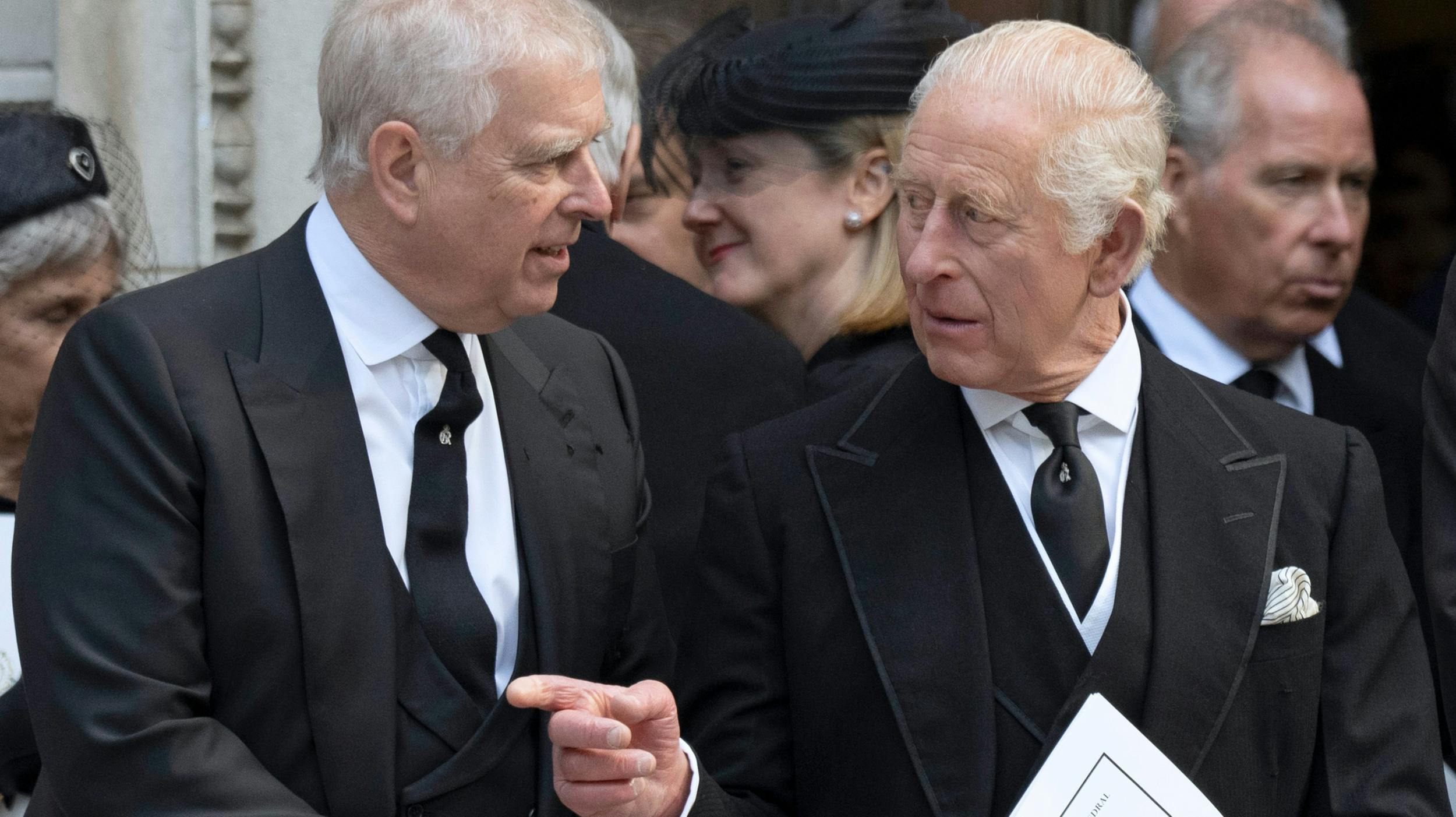 Kong Charles og Buckingham Palace er klar til at hjælpe politiet i efterforskningen mod Andrew.