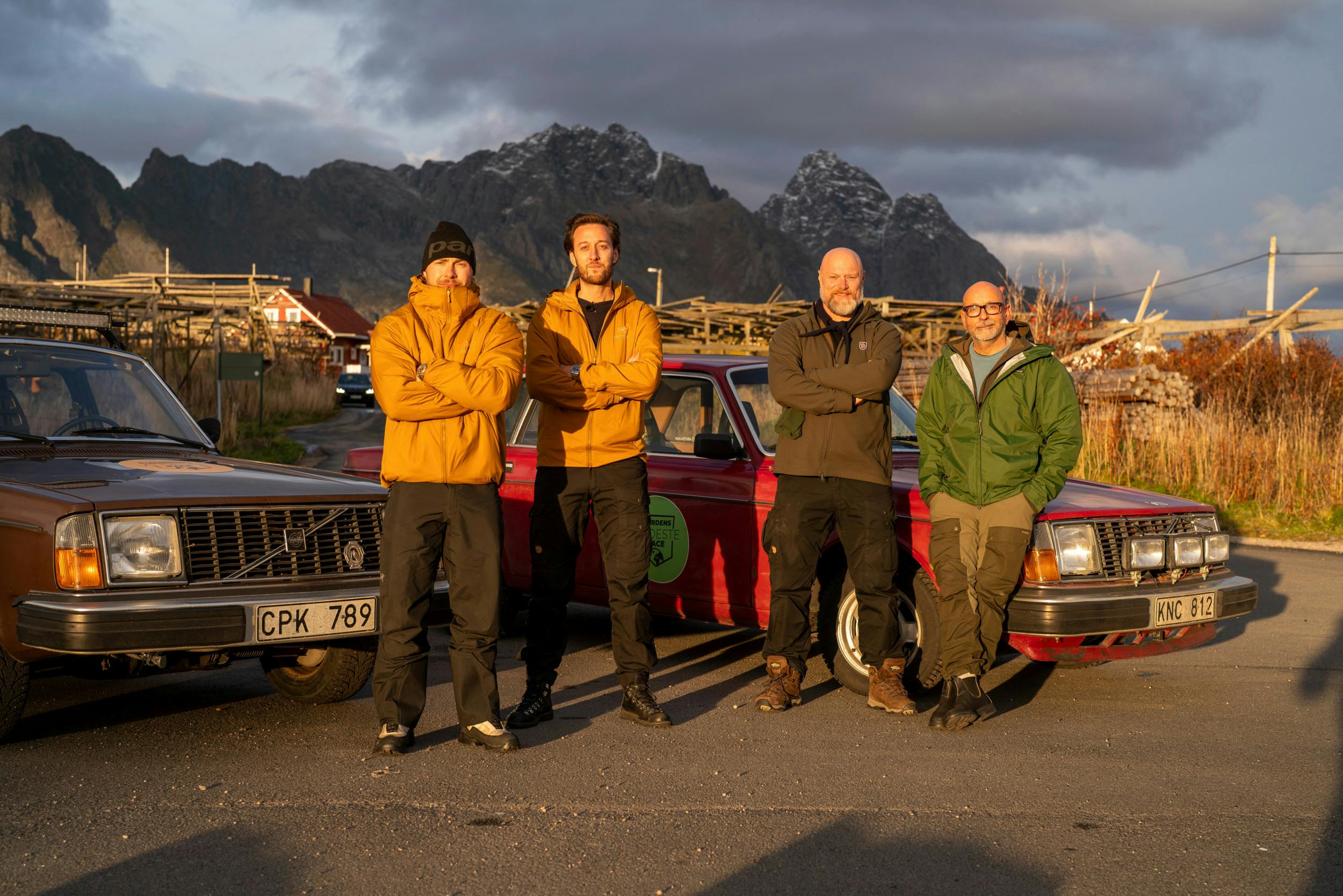 Her en lille pause i ræset mod Peter Falktoft , 40, og Esben Bjerre , 38, et sted i Lapland.