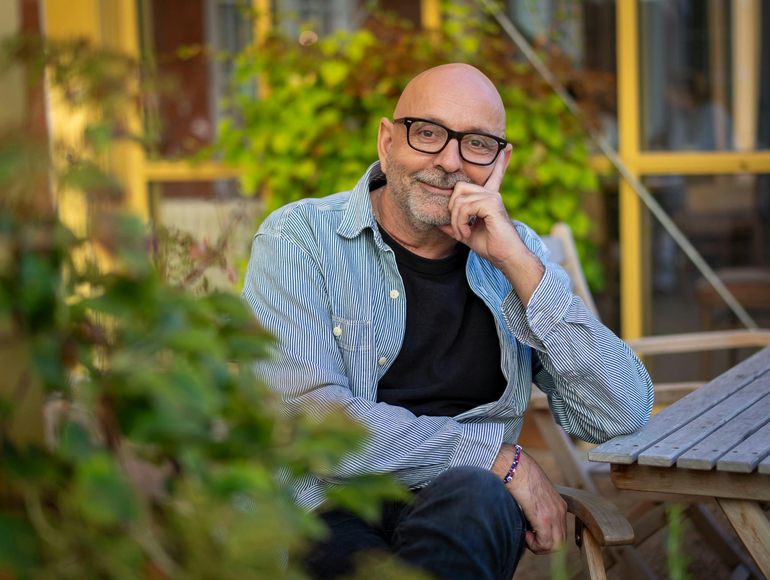 – Det viste sig, at det var en diskoprolaps, fortæller Flemming Møldrup om baggrunden for, at det primært var Mads, der kørte bilen, da han blev ramt af smerter.