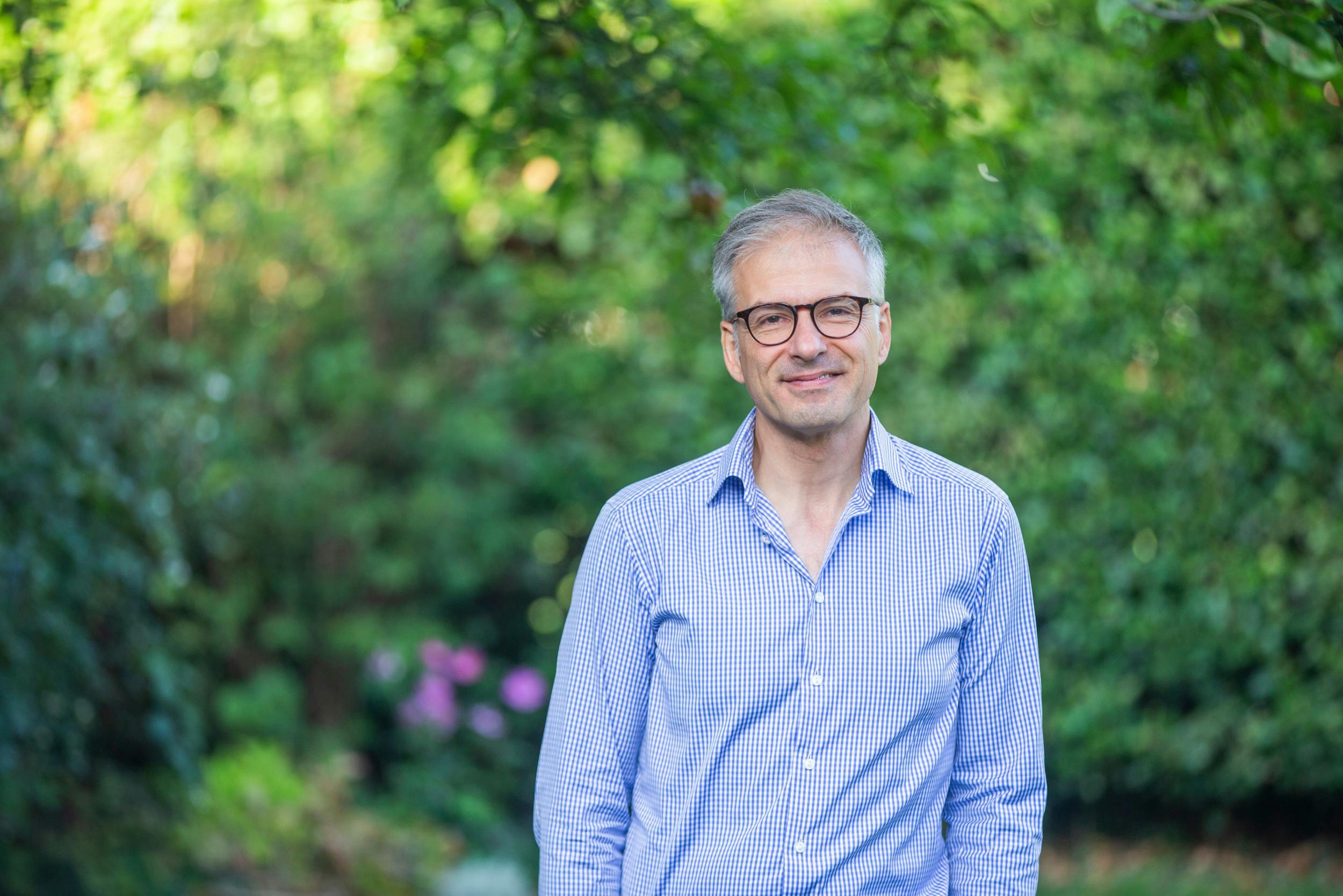 I flere tidligere sæsoner har sognepræst Michael Brautsch , 62, givet gode råd til ”Gift ved første blik”-deltagere. Nu er han konservativ borgmesterkandidat i Frederiksberg Kommune.