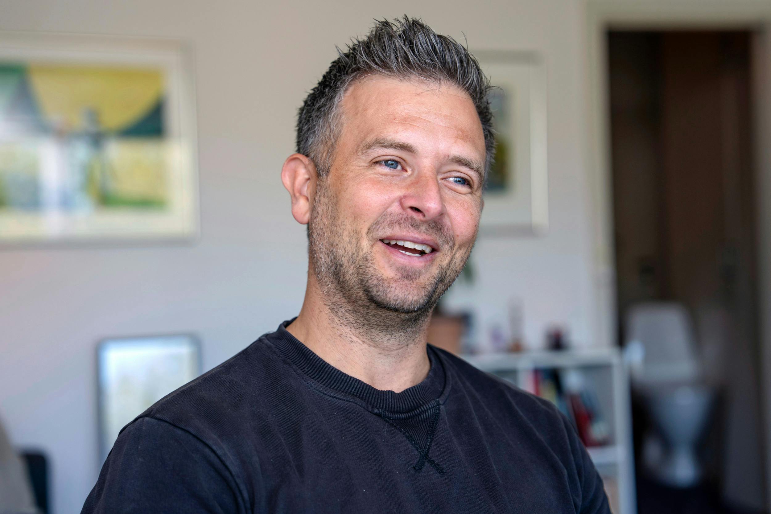 Han er søn af den tidligere SF-formand Anette Vilhelmsen, og han har været ”Gift ved første blik”. Nu håber Lasse Vilhelmsen , 41, at han kommer i byrådet i Lyngby-Taarbæk for De Konservative.