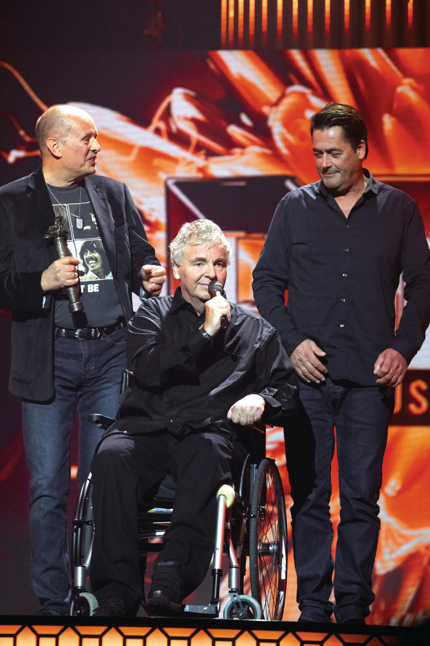 Et par år efter den sidste koncert med Michael Bundesen modtog Shu-bi-dua æresprisen ved Danish Music Awards. 