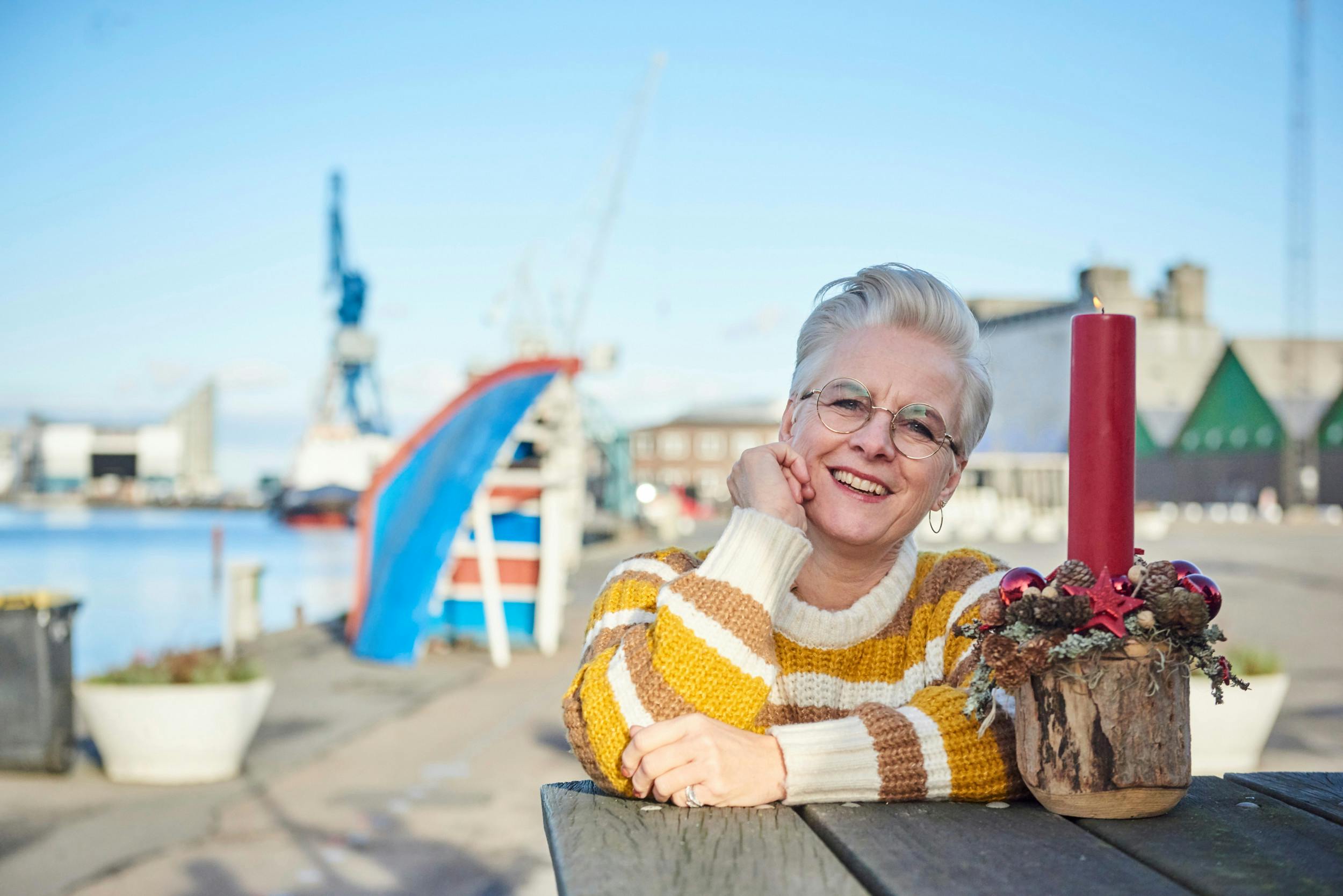 I år skal Sofie fejre jul hos sin mor, sangeren Jette Torp , 60. De har en tradition om kun at købe én gave og få én gave juleaften.