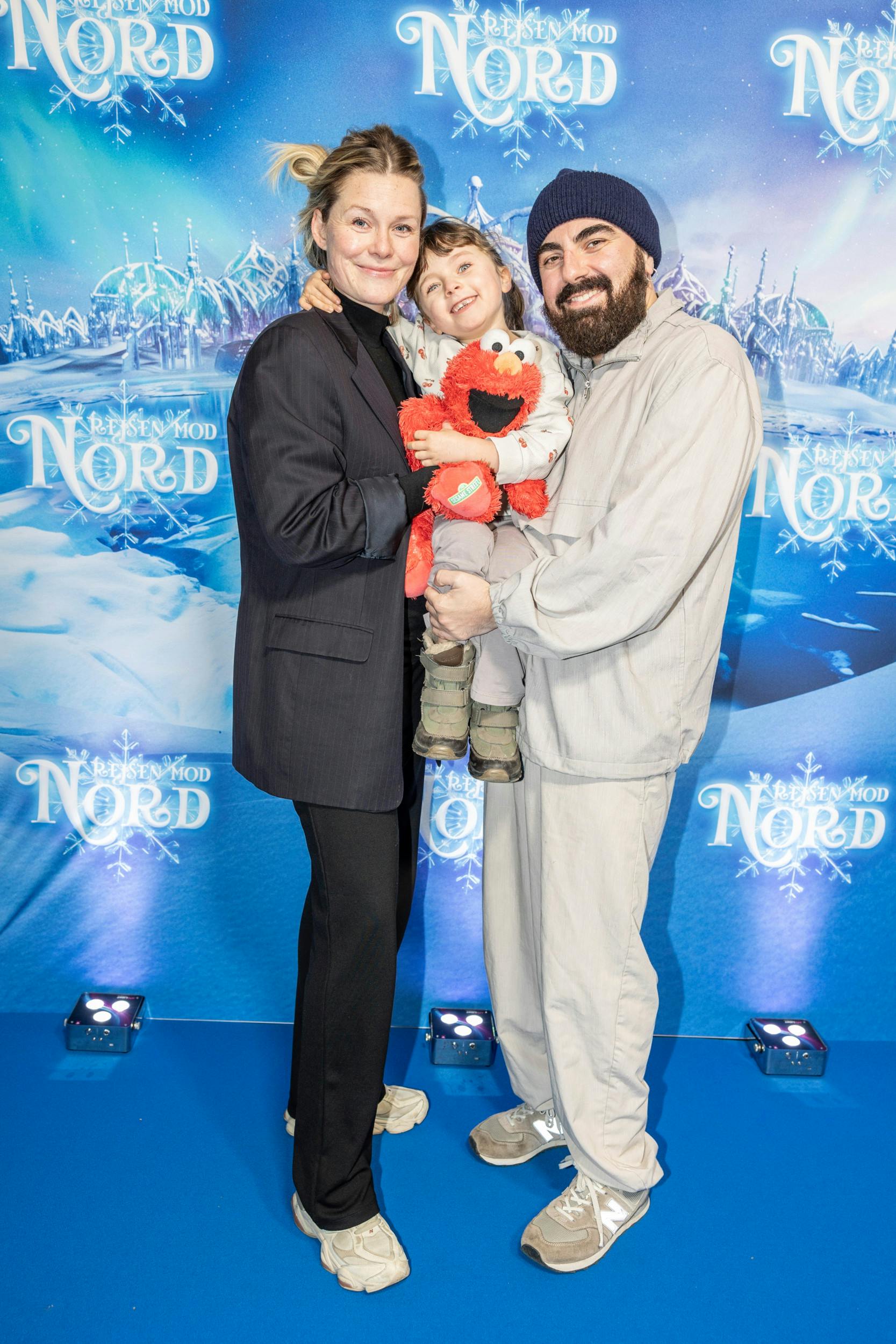 Skuespilleren havde forleden vennen  Sargun Oshana , 41, og datteren,  Olga , seks, med til premiere på ”Rejsen mod Nord”.  