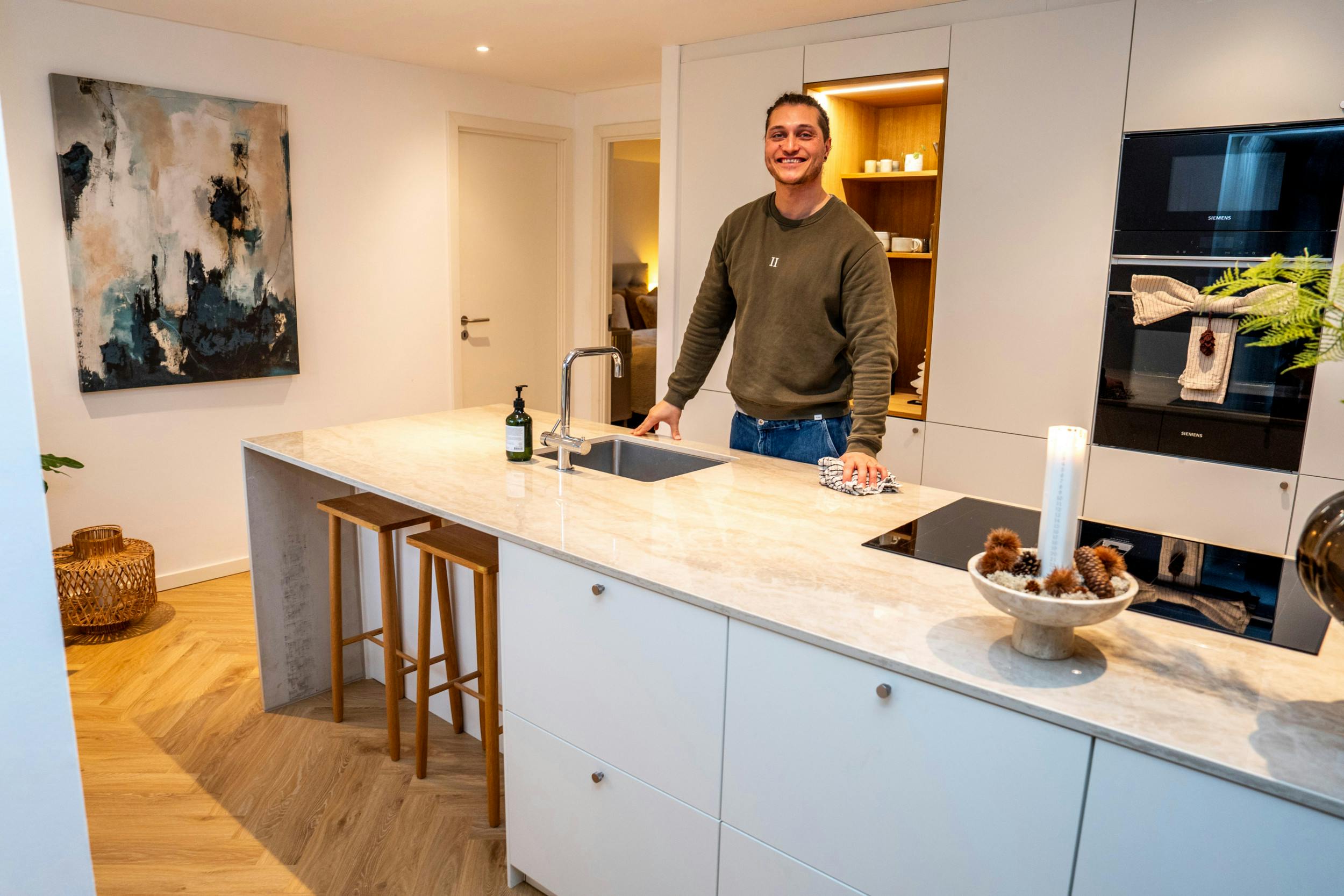 Jaffer i familiens spritnye køkken.