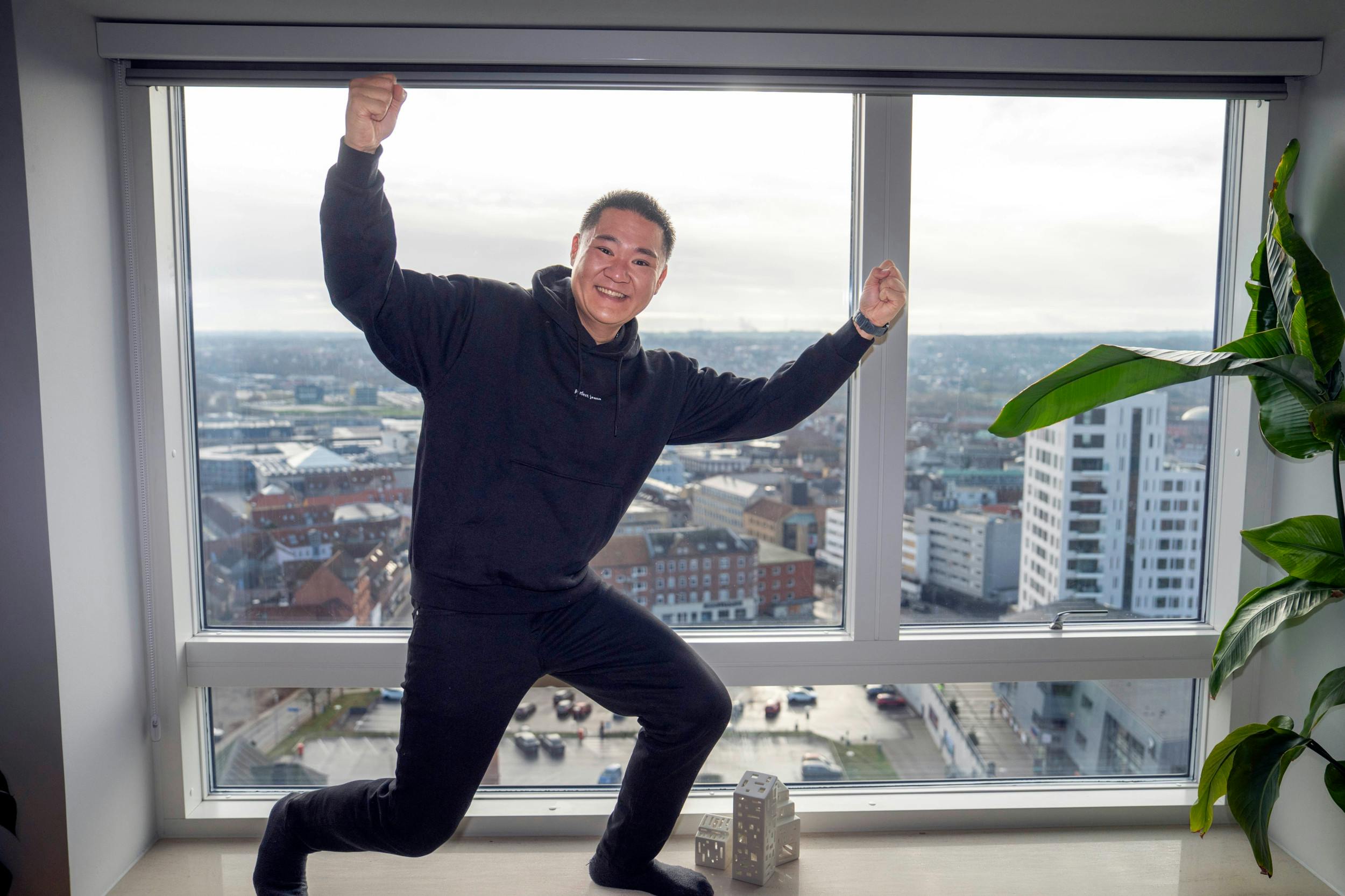 Jyden bor i lejlighed i Randers med fantastisk udsigt over byen og oplandet.