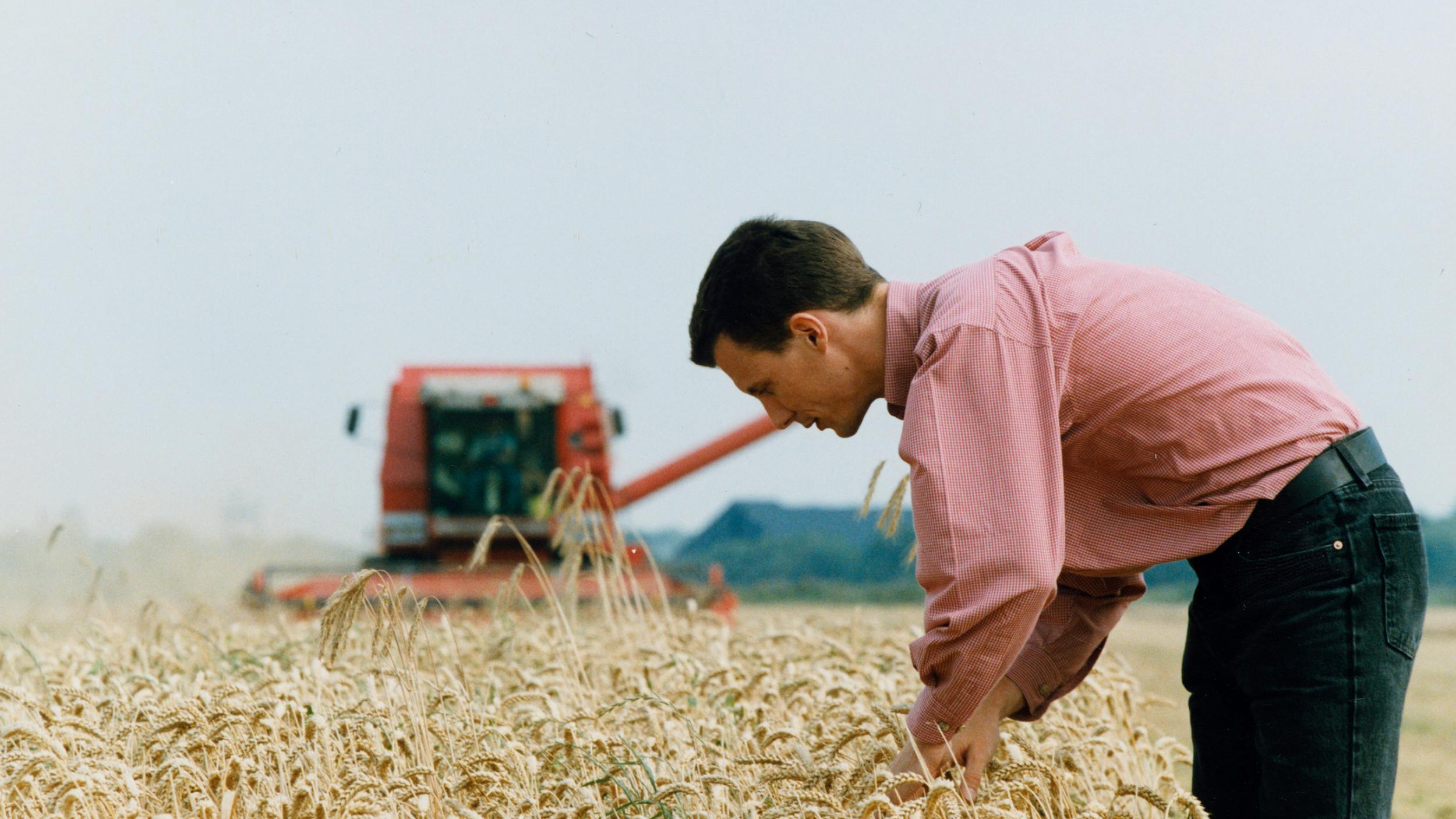 Prins Joachim ved godt, hvad landbrug handler om. Og med sine jordbesiddelser har han endnu ikke klippet forbindelsen endegyldigt til sit tidligere erhverv.