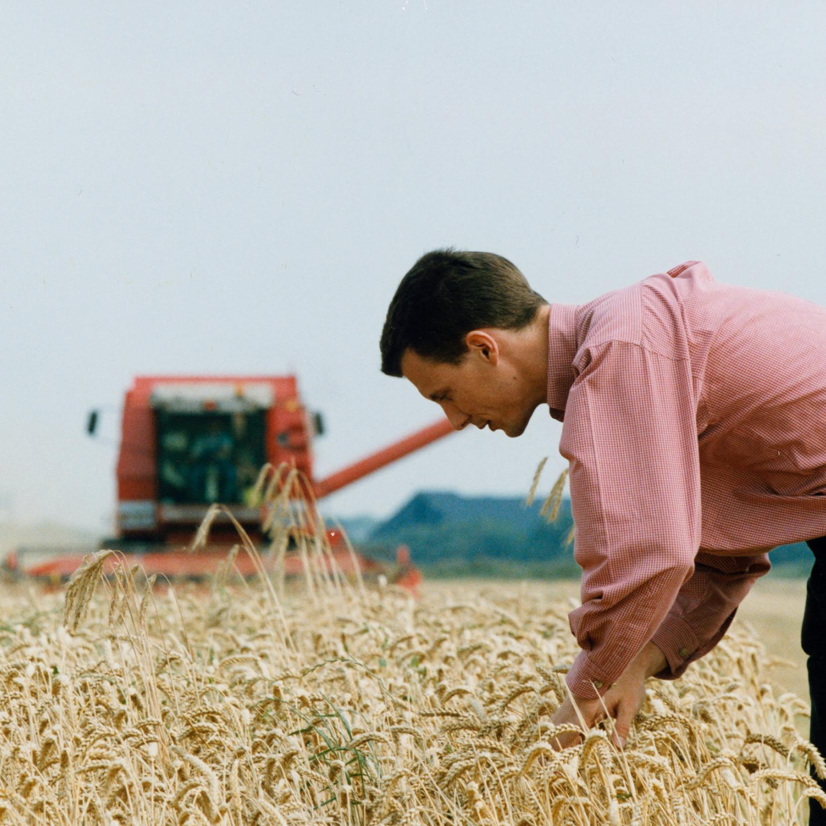 Prins Joachim ved godt, hvad landbrug handler om. Og med sine jordbesiddelser har han endnu ikke klippet forbindelsen endegyldigt til sit tidligere erhverv.