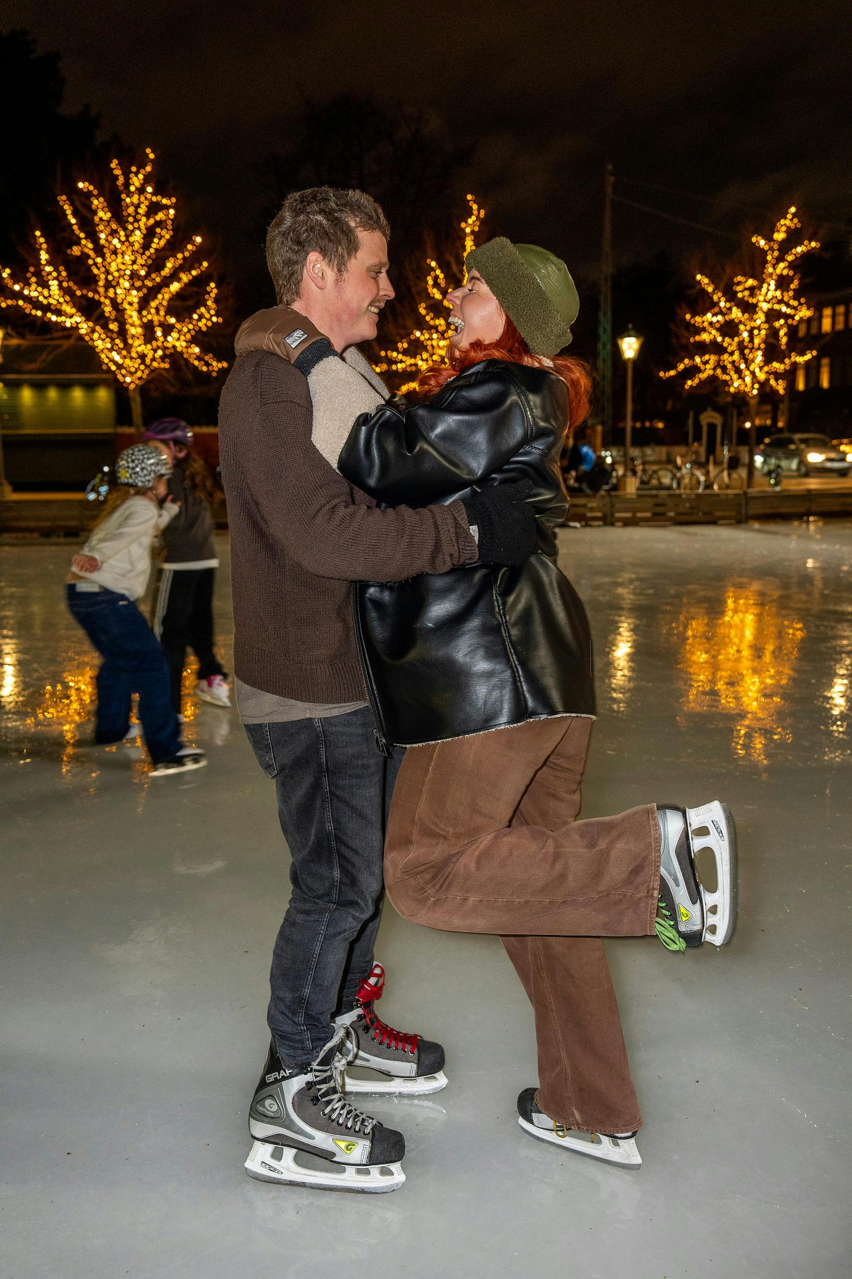 Kærligheden lyste ud af parret på isen – julen bliver hjerternes fest! 