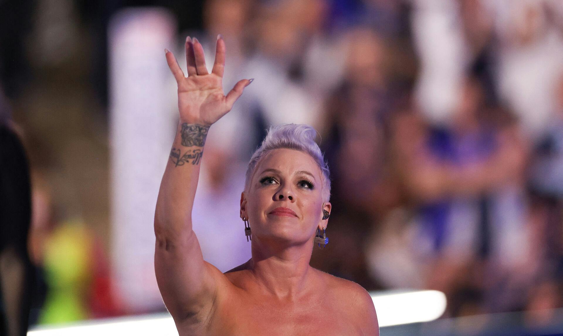 Pink under en koncert i Chicago i august 2024.