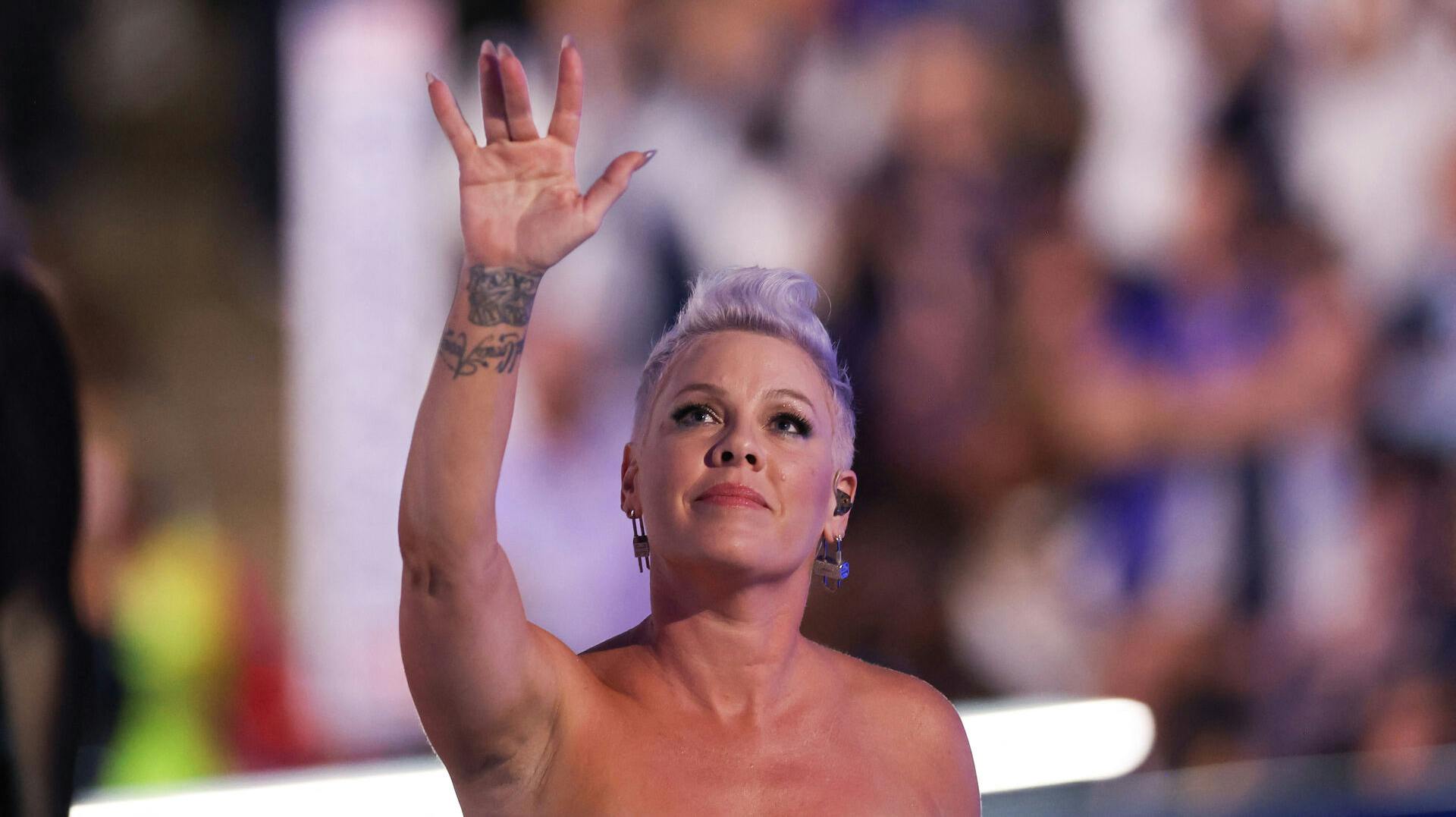 Pink under en koncert i Chicago i august 2024.