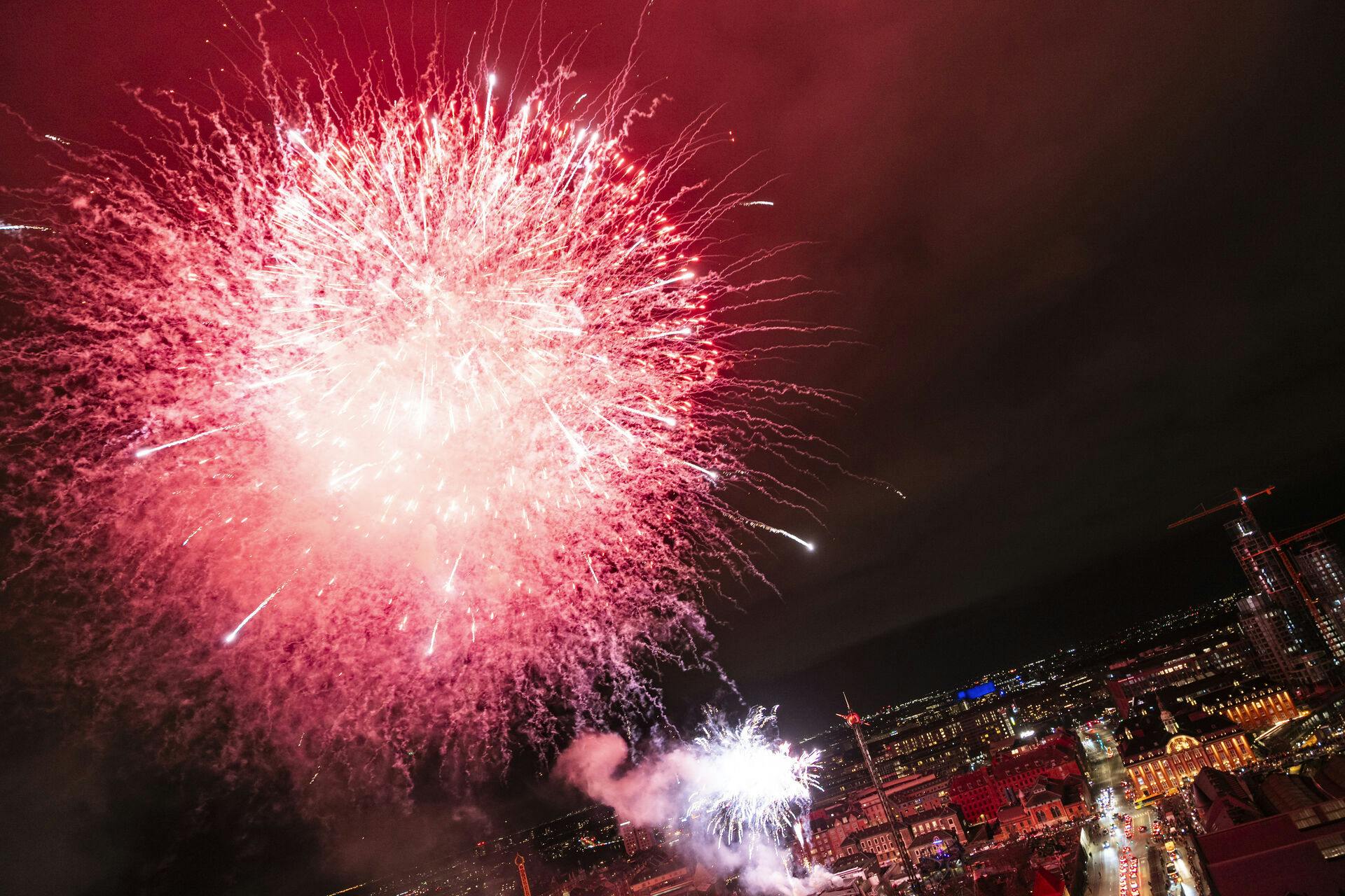 Fyrværkeri skal i luften - ikke bruges mod andre. Men den besked er der stadig nogen, som ikke forstår.