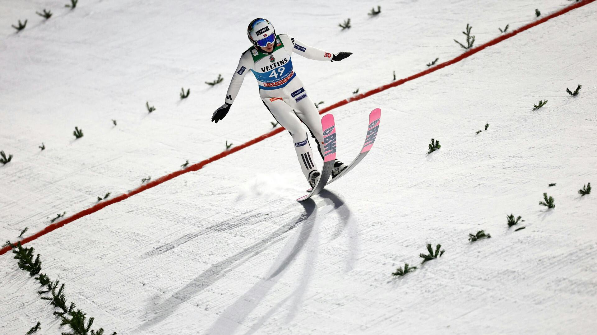 Kan du se fejlen her hos Halvor Egner Granerud? Nej, den er også svær at spotte, da vi taler om millimeter-regler.