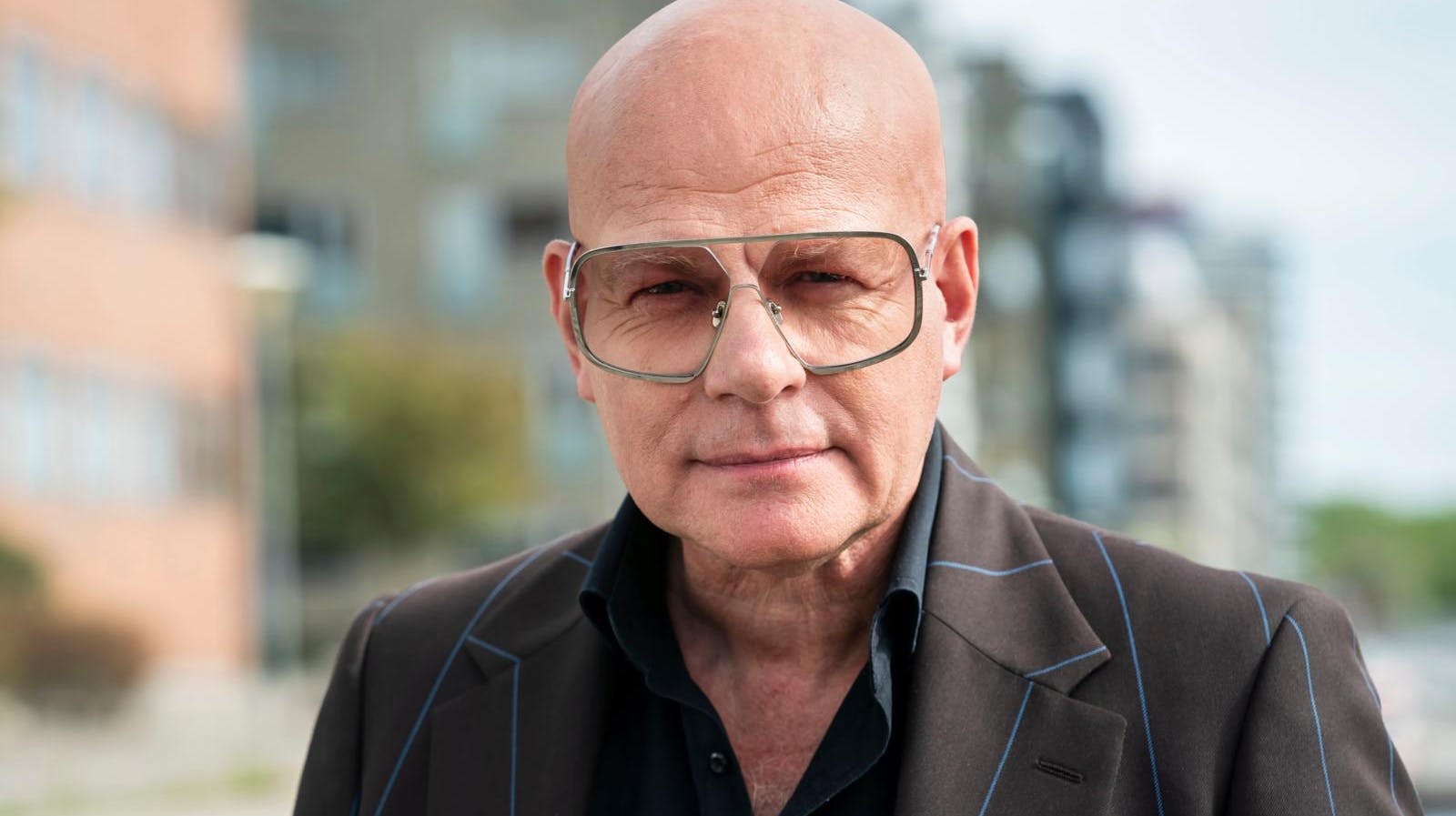 Thomas Blachman kom ind i nytåret med sit velkendte miks af eftertænksomhed og fandenivoldsk humor. For ham er 1. januar og premieren på "X Factor" en gave. Også selv om natten byder på både kaviar, champagne og en smule kaos.