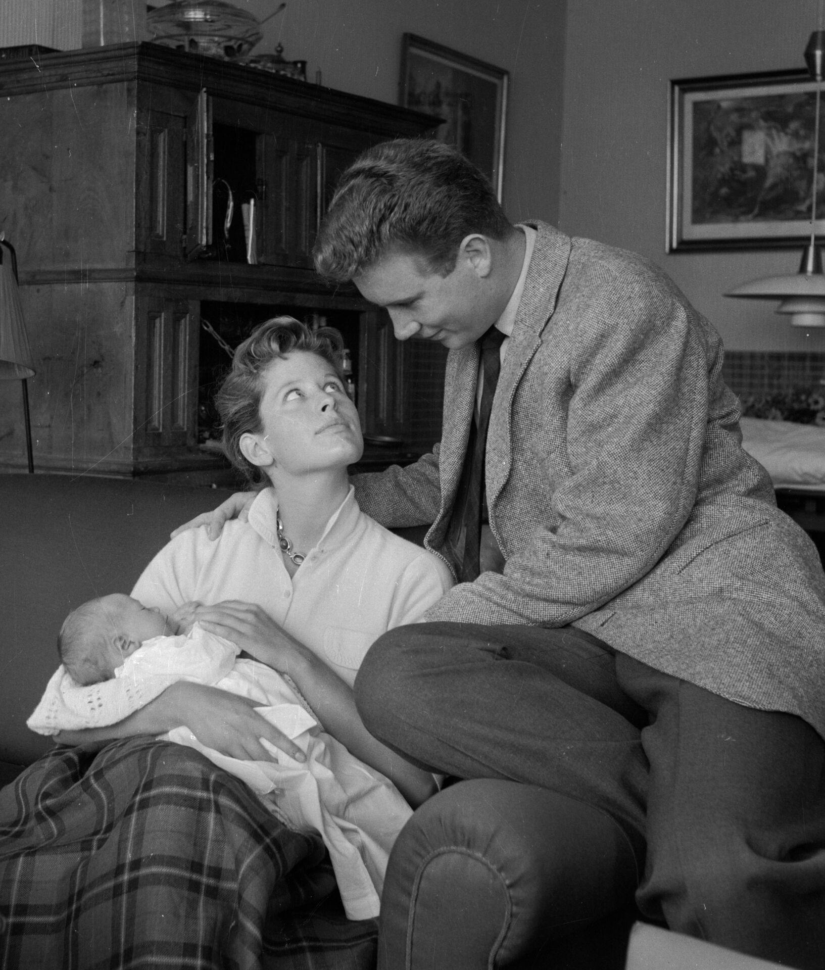 Her ses Jørgen Reenberg med Marianne Reenberg og deres søn Holger.