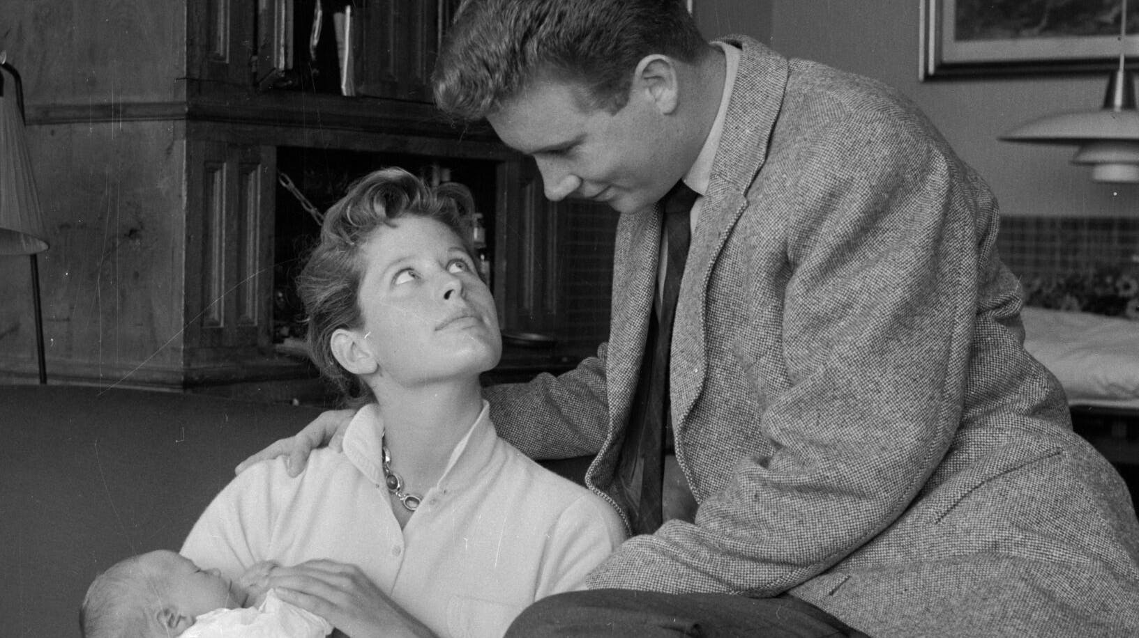 Her ses Jørgen Reenberg med Marianne Reenberg og deres søn Holger.