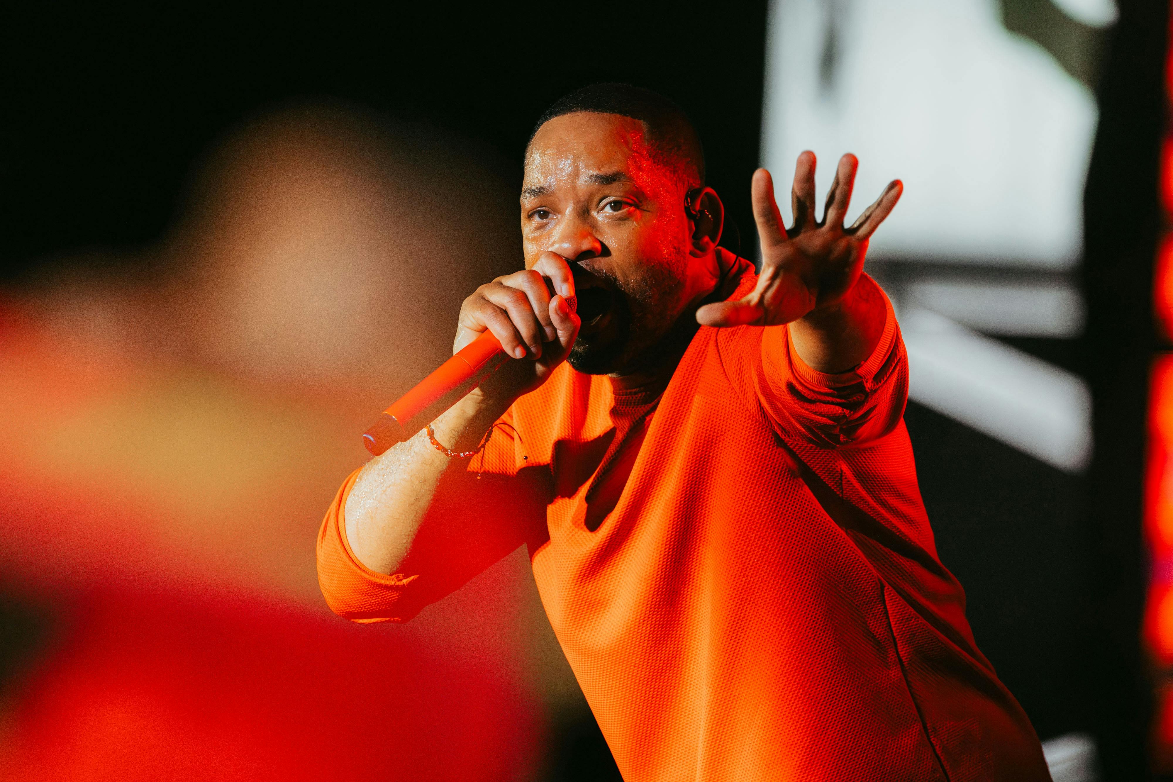 Den Oscar-vindende skuespiller er blevet sagsøgt af violinisten Brian King Joseph, som hævder at have været udsat for seksuel chikane under deres fælles turné i 2025.