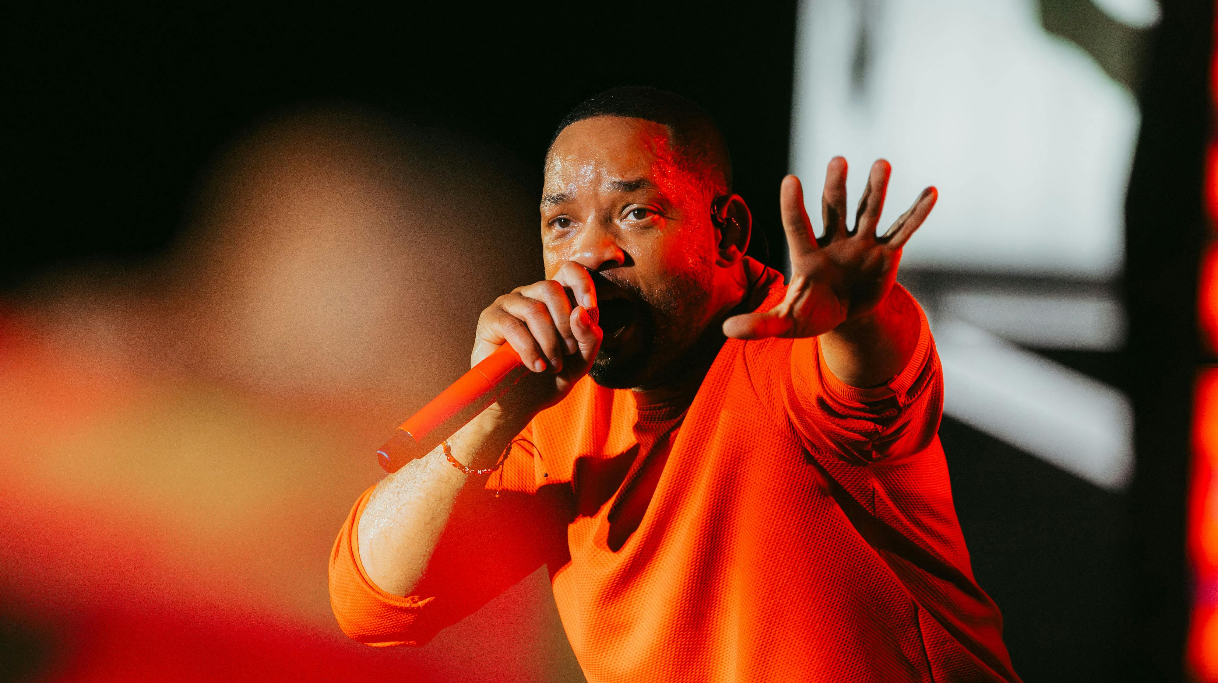 Den Oscar-vindende skuespiller er blevet sagsøgt af violinisten Brian King Joseph, som hævder at have været udsat for seksuel chikane under deres fælles turné i 2025.