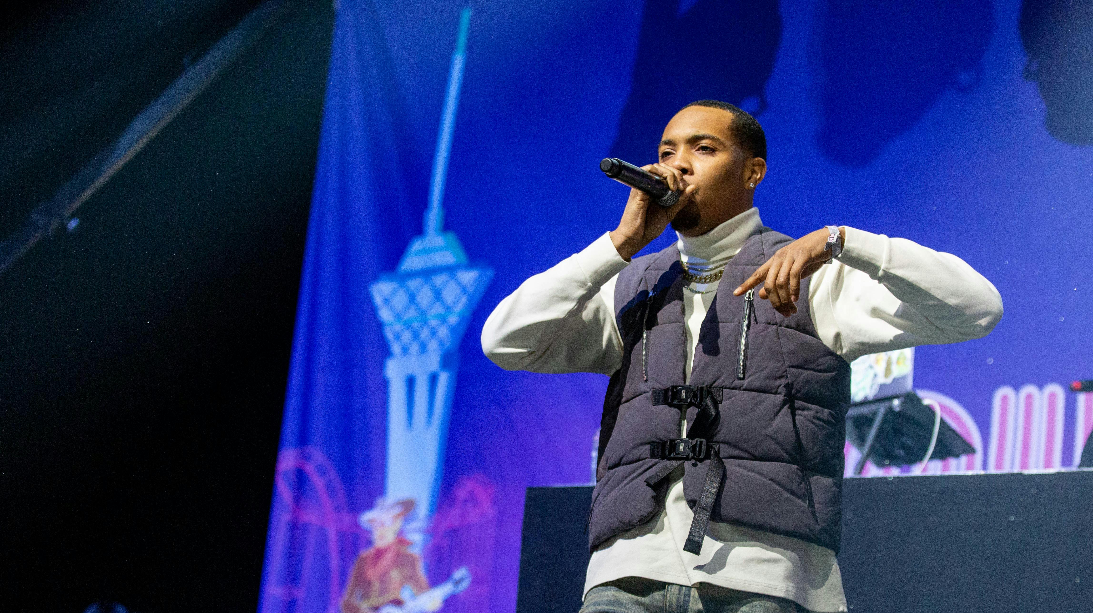 Den amerikanske rapper G Herbo blev forlovet nytårsaften. Her gik han nemlig på knæ og friede til kæresten Taina Williams.