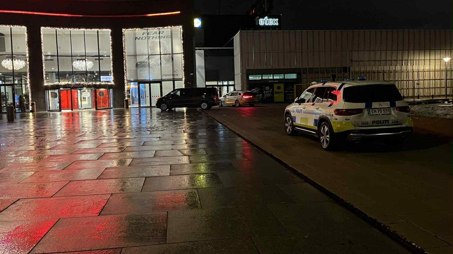 En 13-årig dreng er fredag aften stukket med kniv i City2.