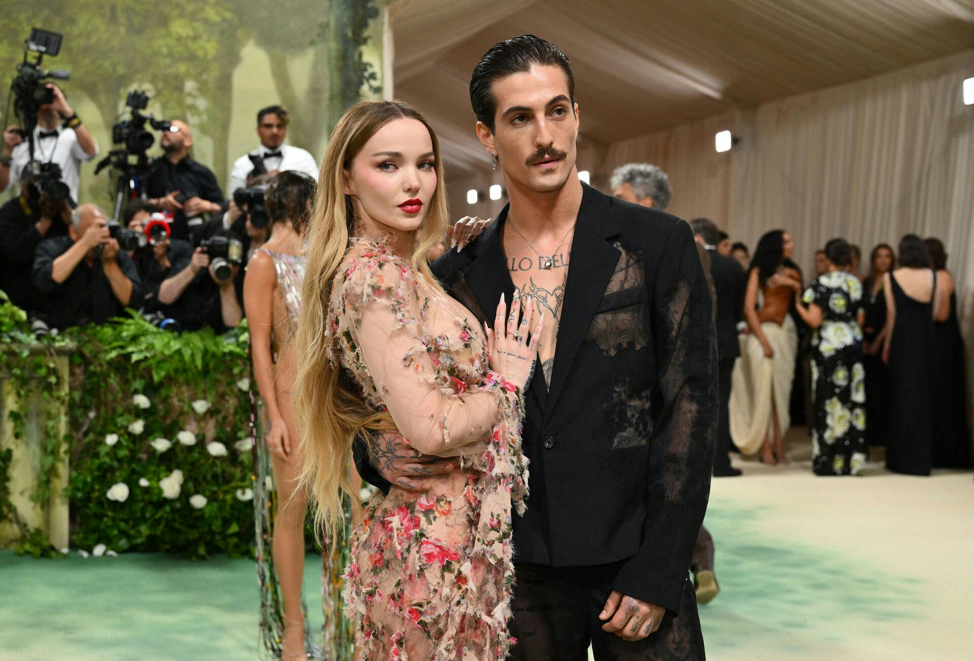 Parret har været kærester siden 2023.