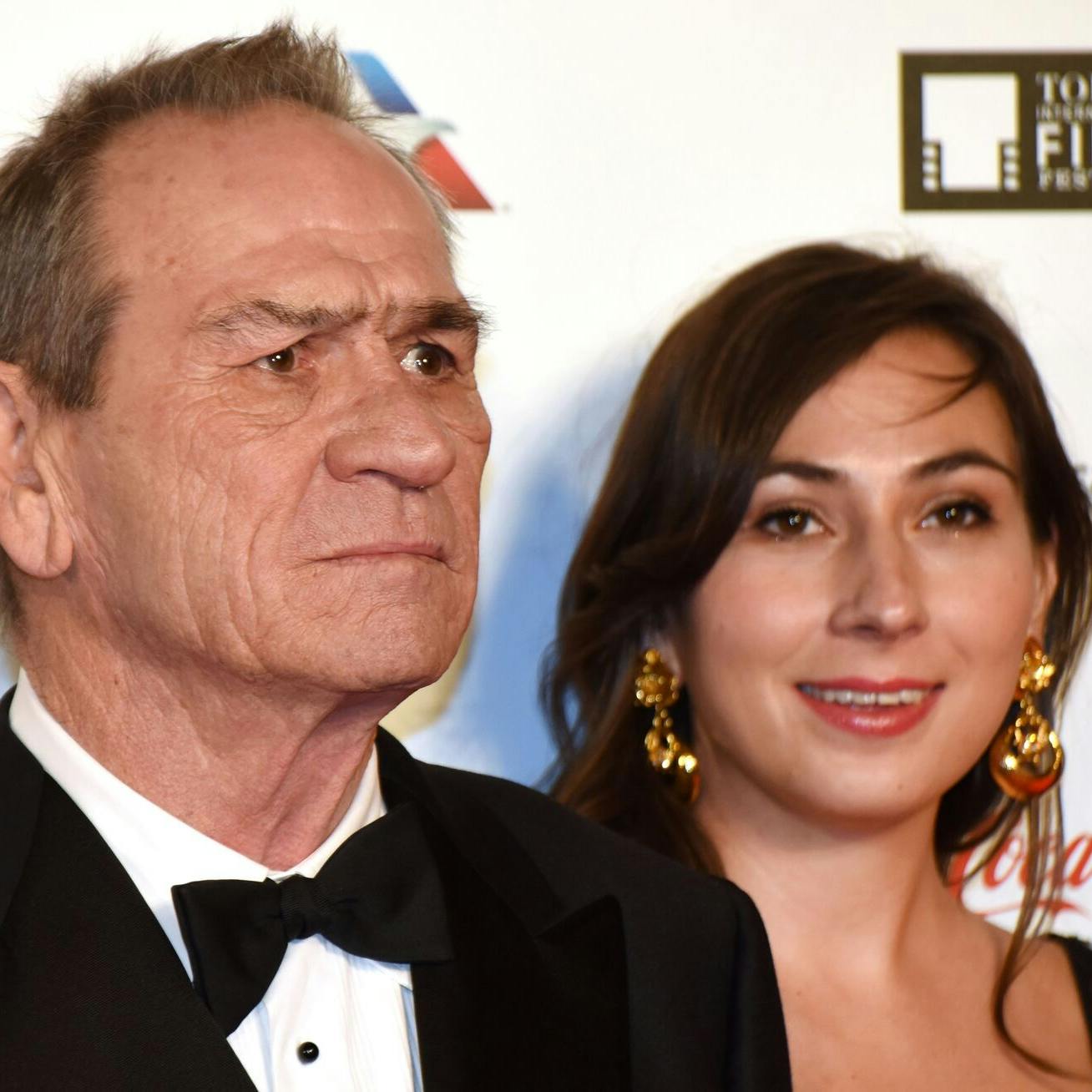 Tommy Lee Jones ses her med datteren i 2017, hvor hun var med ham på den røde løber.