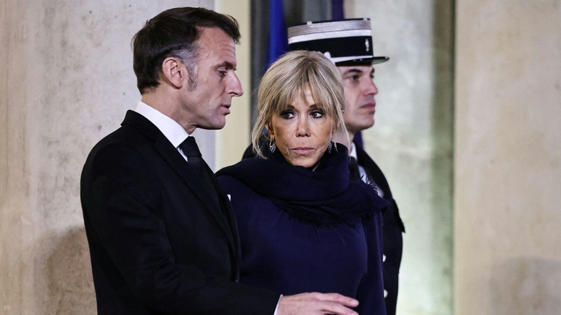 Ti personer er mandag blevet dømt skyldige i digital mobning af Frankrigs førstedame, Brigitte Macron, efter en afgørelse ved en domstol i Paris. De dømte har fået forskellige straffe, oplyser nyhedsbureauet AP.