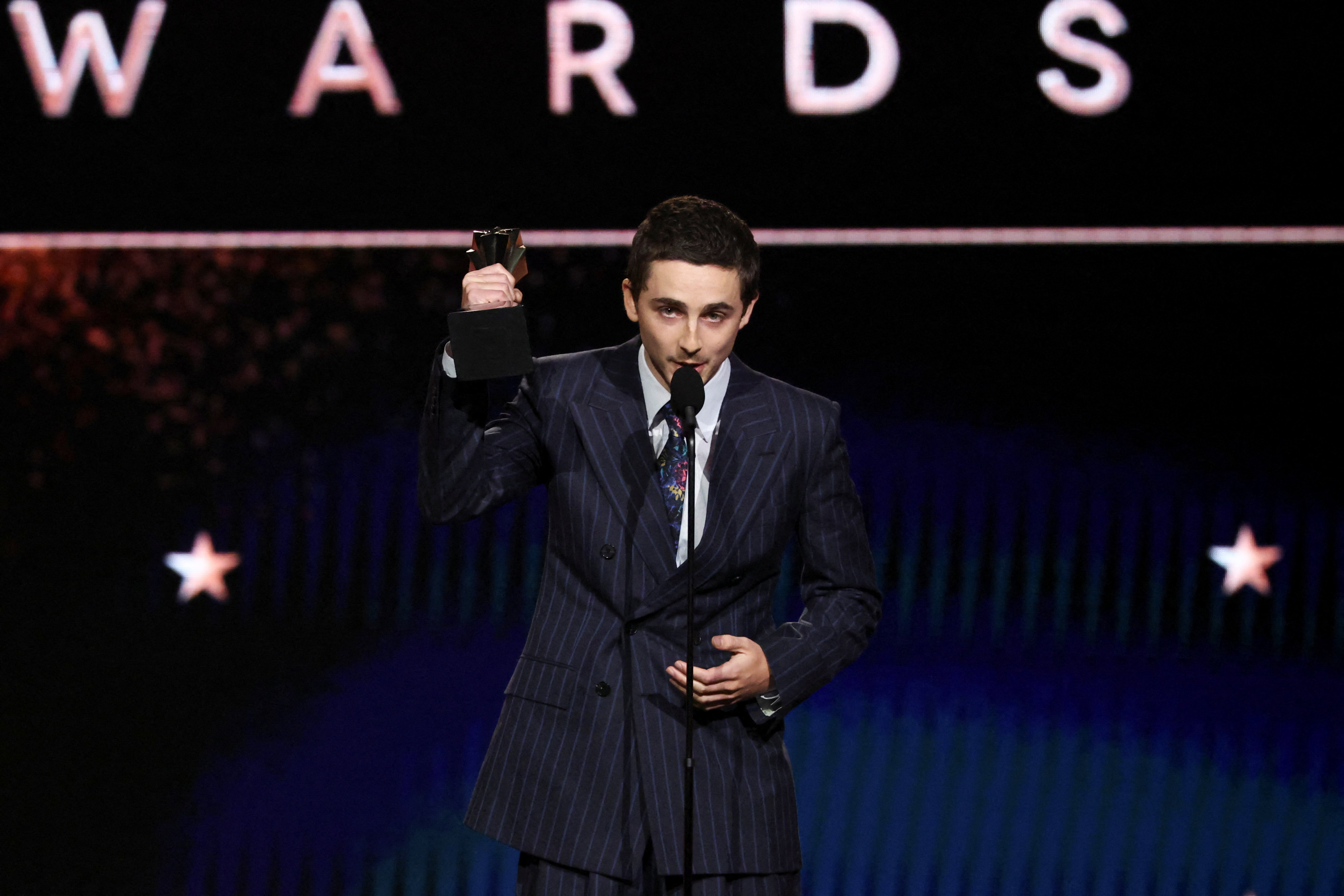 Det var en stor aften for skuespilleren Timothée Chalamet, da Critics Choice Awards løb af stablen i Barker Hangar i Santa Monica, Californien.