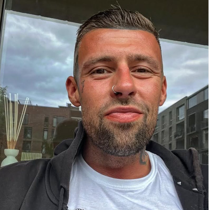 Tobias Friberg er sigtet for stalking.