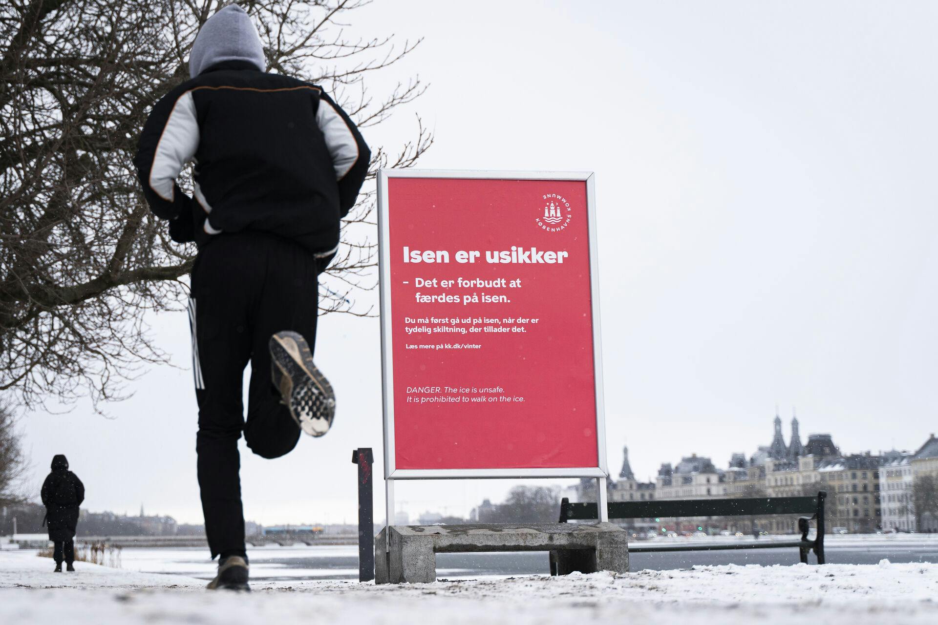 Isen er stadig usikker ved Peblinge Sø og andre søer i København.