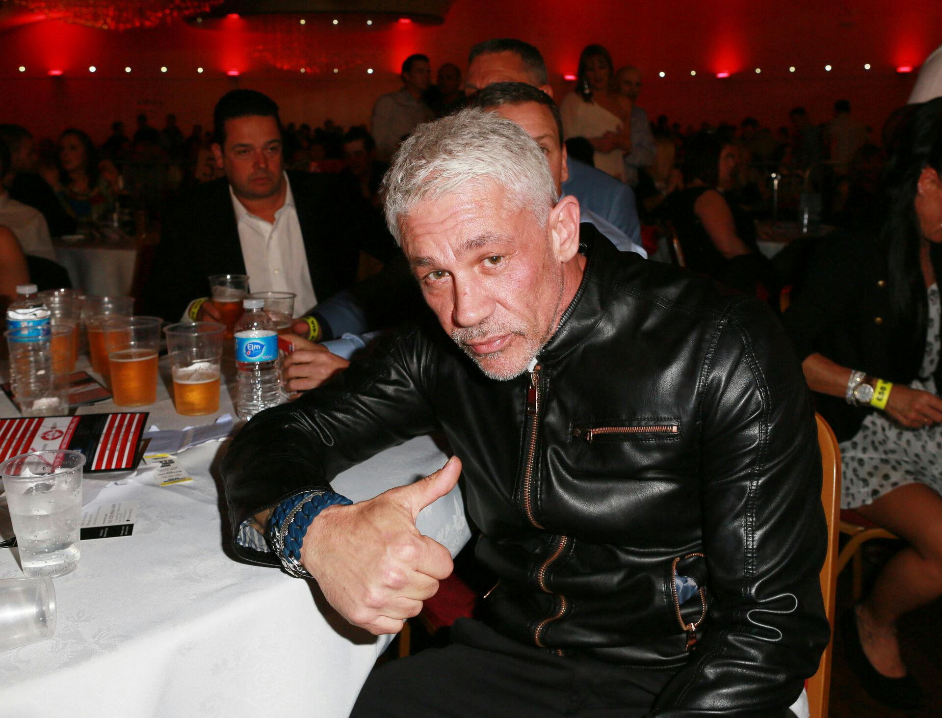 Wayne Lineker afslører, at han har været tæt på at dø flere gange.