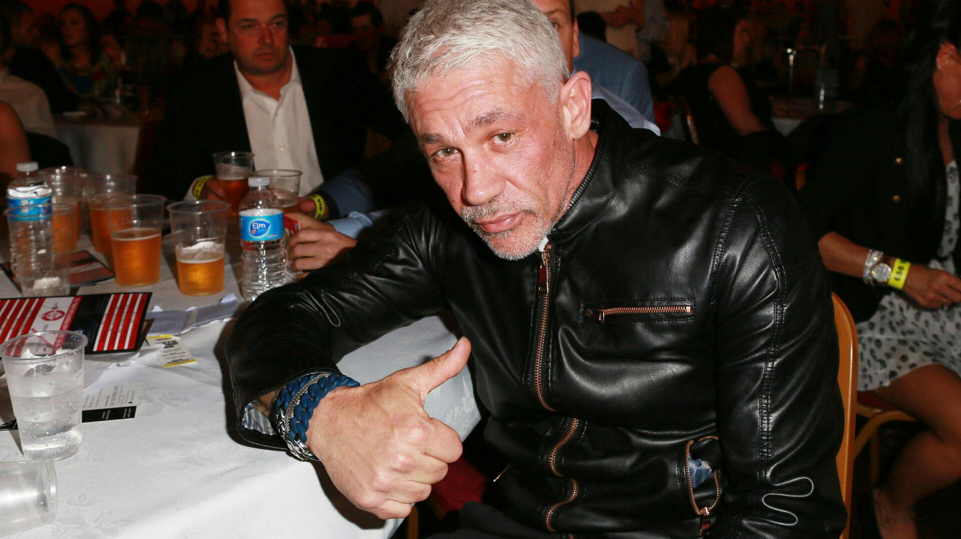 Wayne Lineker afslører, at han har været tæt på at dø flere gange.