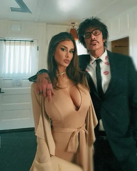 Tommy Lee (h) forlod Brittany Furlan (v), da skandalen kom ud sidste år, men de har siden fundet sammen igen. Nu bliver hun dog beskyldt for at have stalket Ronnie Radke igen.