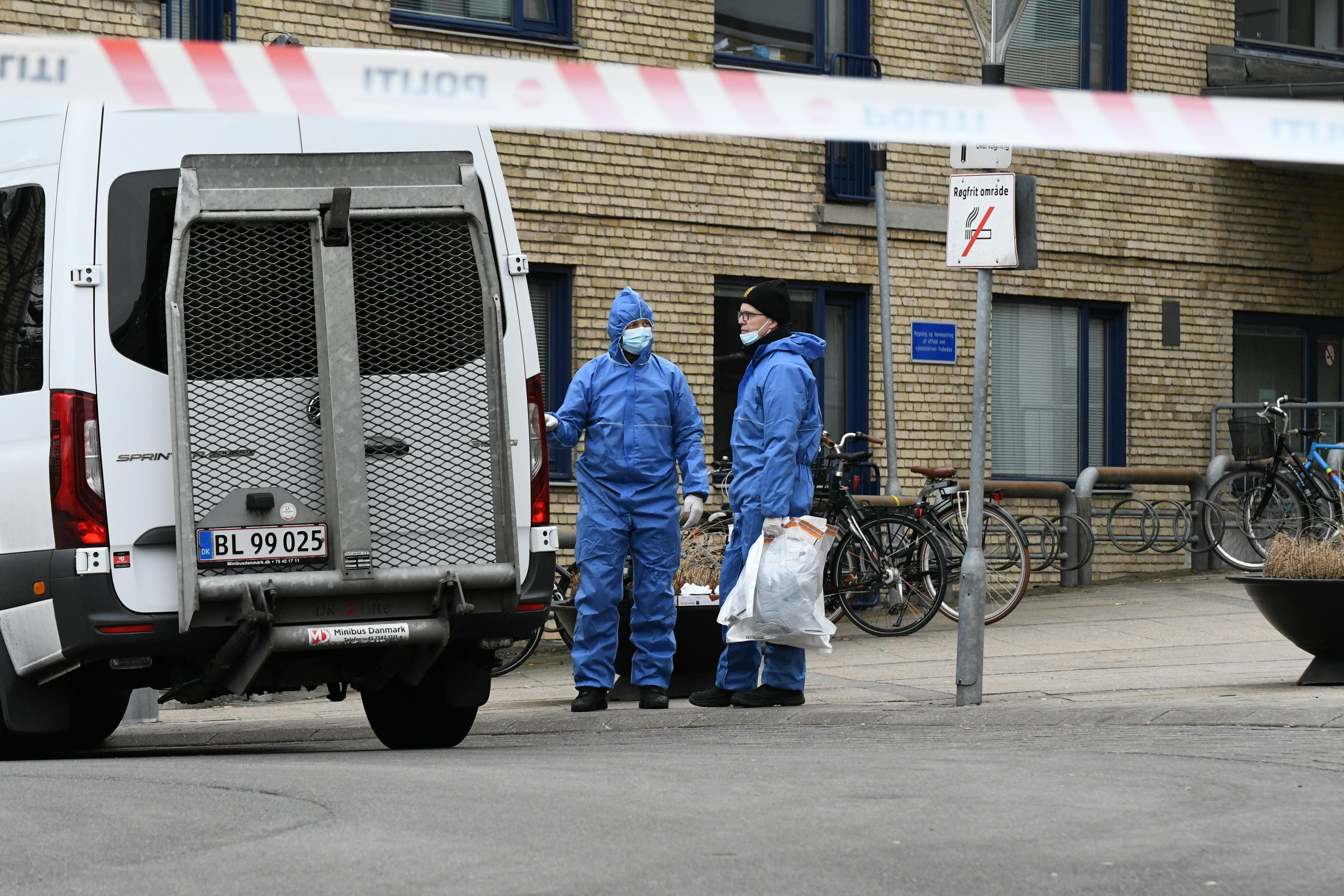 Politiets teknikere ved gerningsstedet ved Roskilde Hospital.