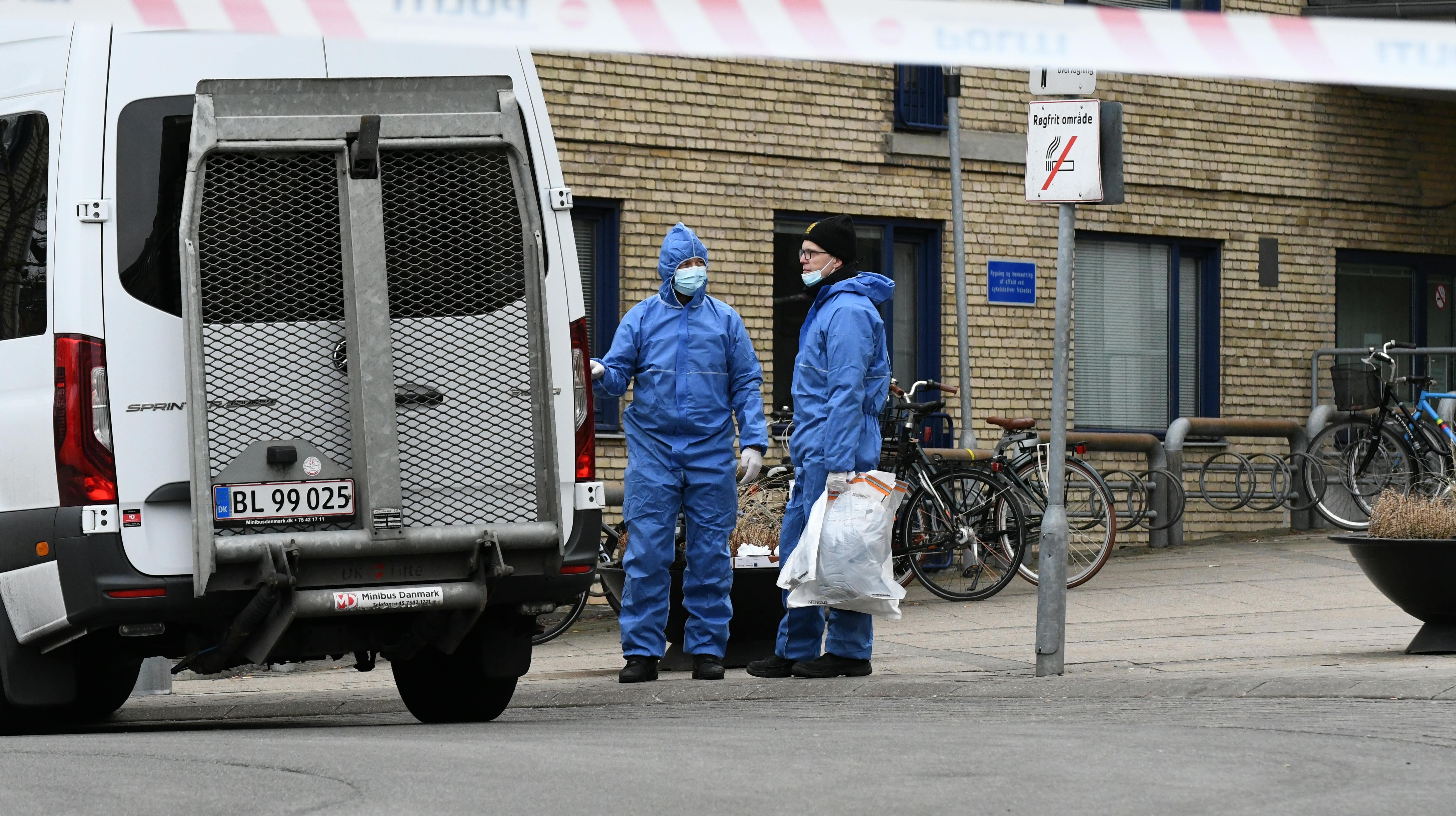 Politiets teknikere ved gerningsstedet ved Roskilde Hospital.