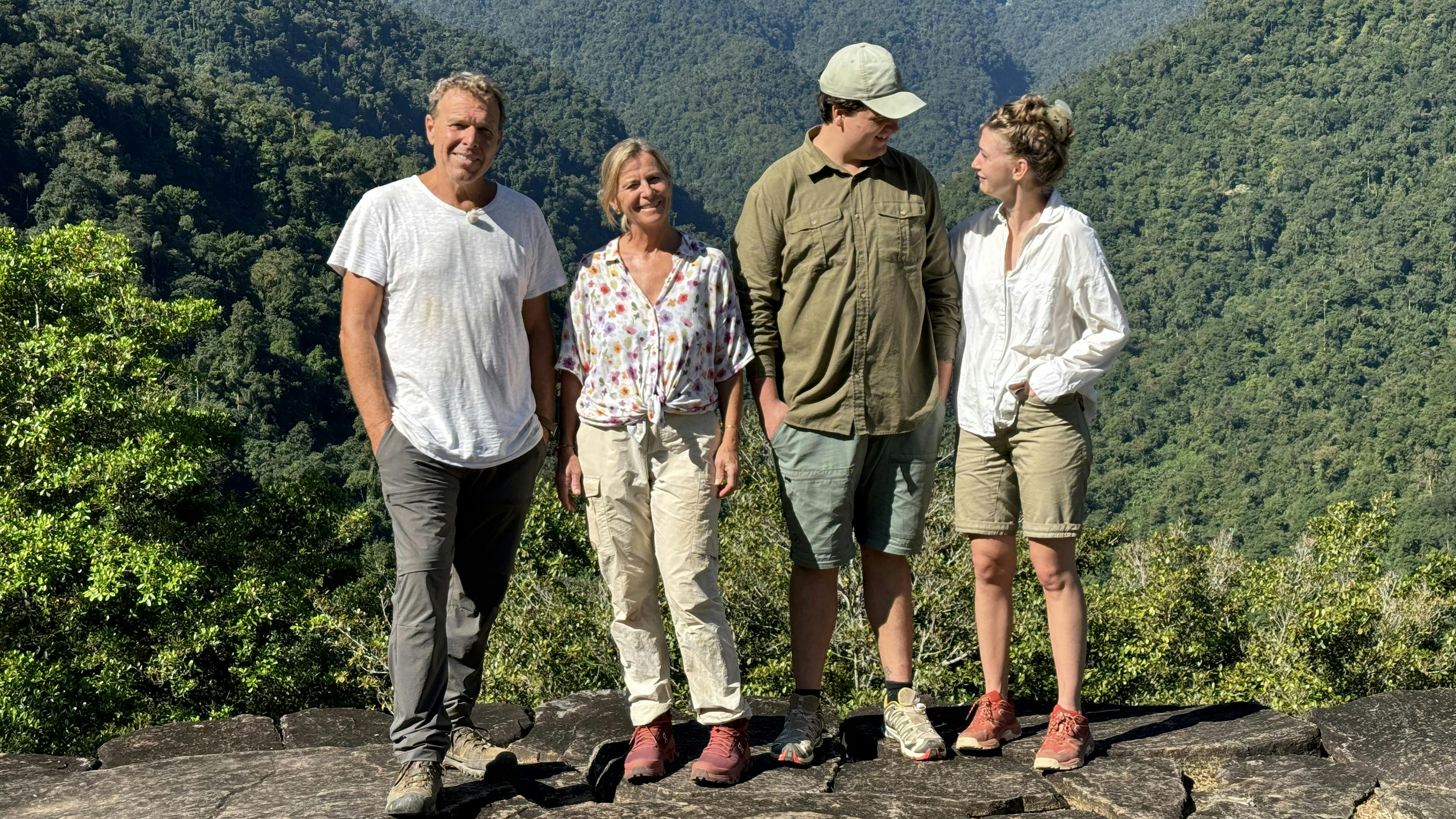 Familien Behas husfotograf kom gevaldigt galt afsted under optagelserne og måtte tage hjem.