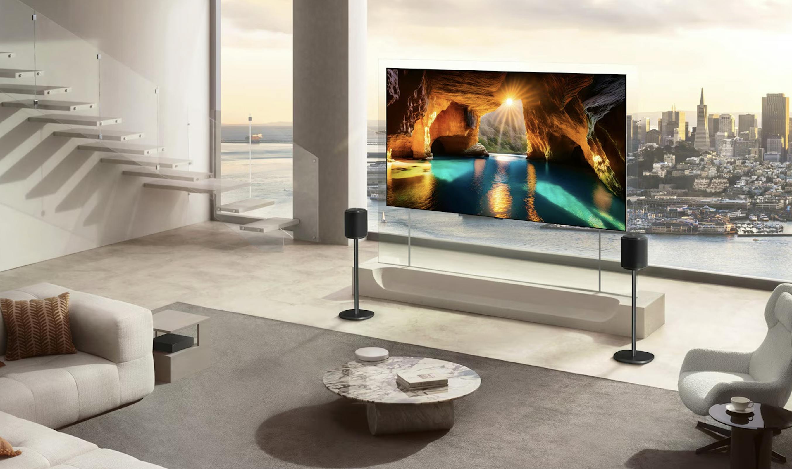 LGs nye Wallpaper OLED W6 kan klæbe til væggen eller som her nærmest svæve frit og skjuler alle kabler. Billedet er det eneste, der får lov til at fylde.