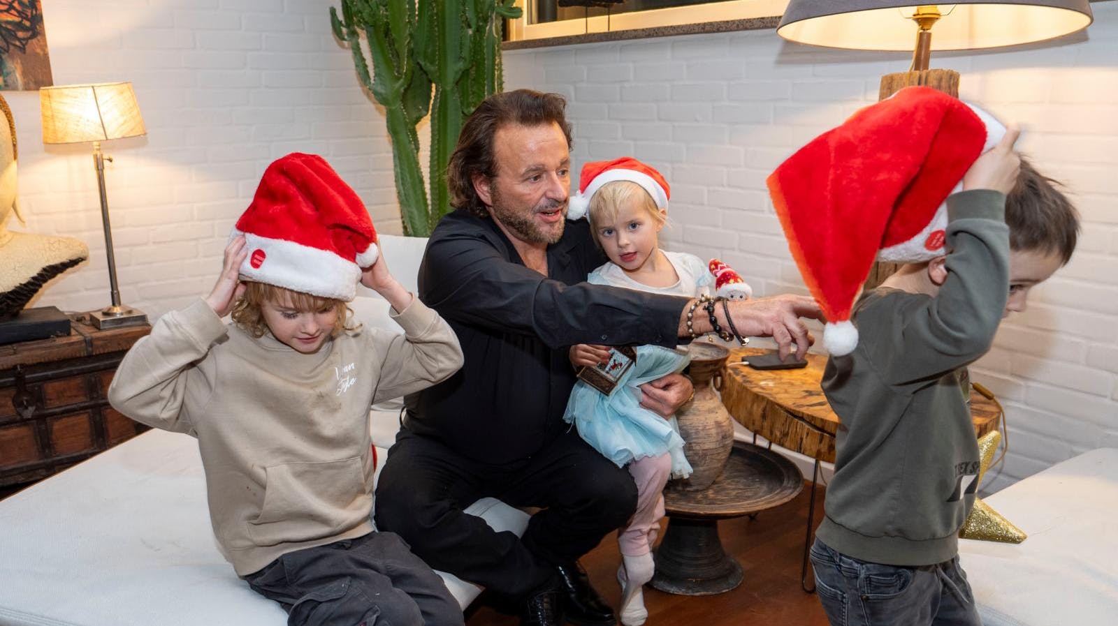 Julen blev fejret i Danmark, men de første seks uger af 2026 er Dennis Knudsen og ungerne i Thailand.