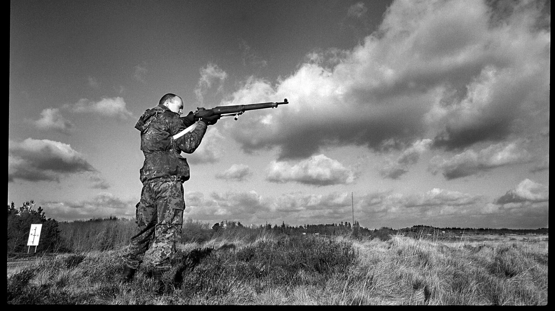 Danske soldater er ifølge en gammel militær ordre forpligtet til at gå til modangreb, hvis Danmark eller danske styrker angribes, også i Grønland.