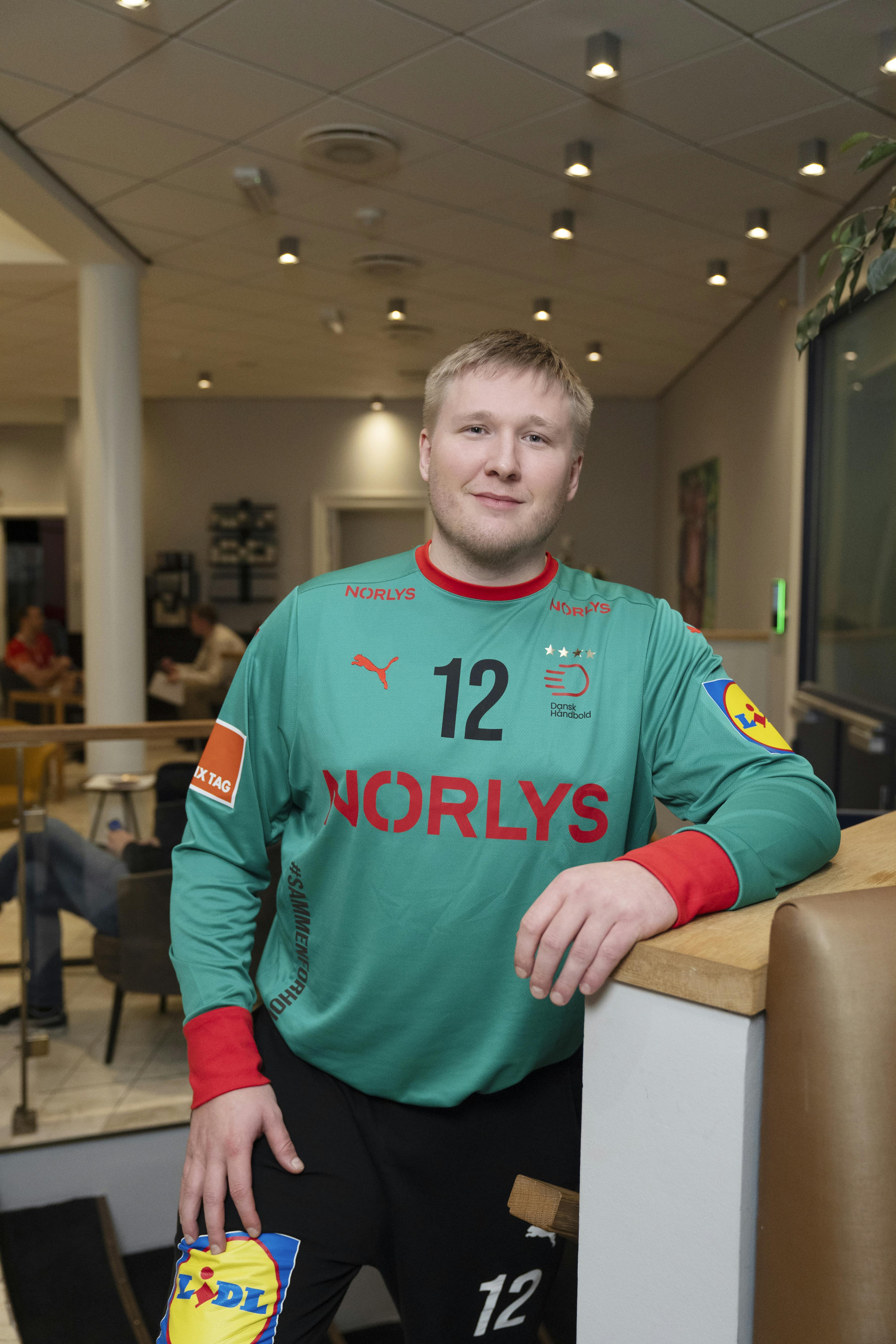 Fra sommer kommer der lidt mere larm hjemme hos Emil Nielsen og kæresten Sara, da de skal have en hund. Det kommer dog først til at ske, når parret er landet i Ungarn.