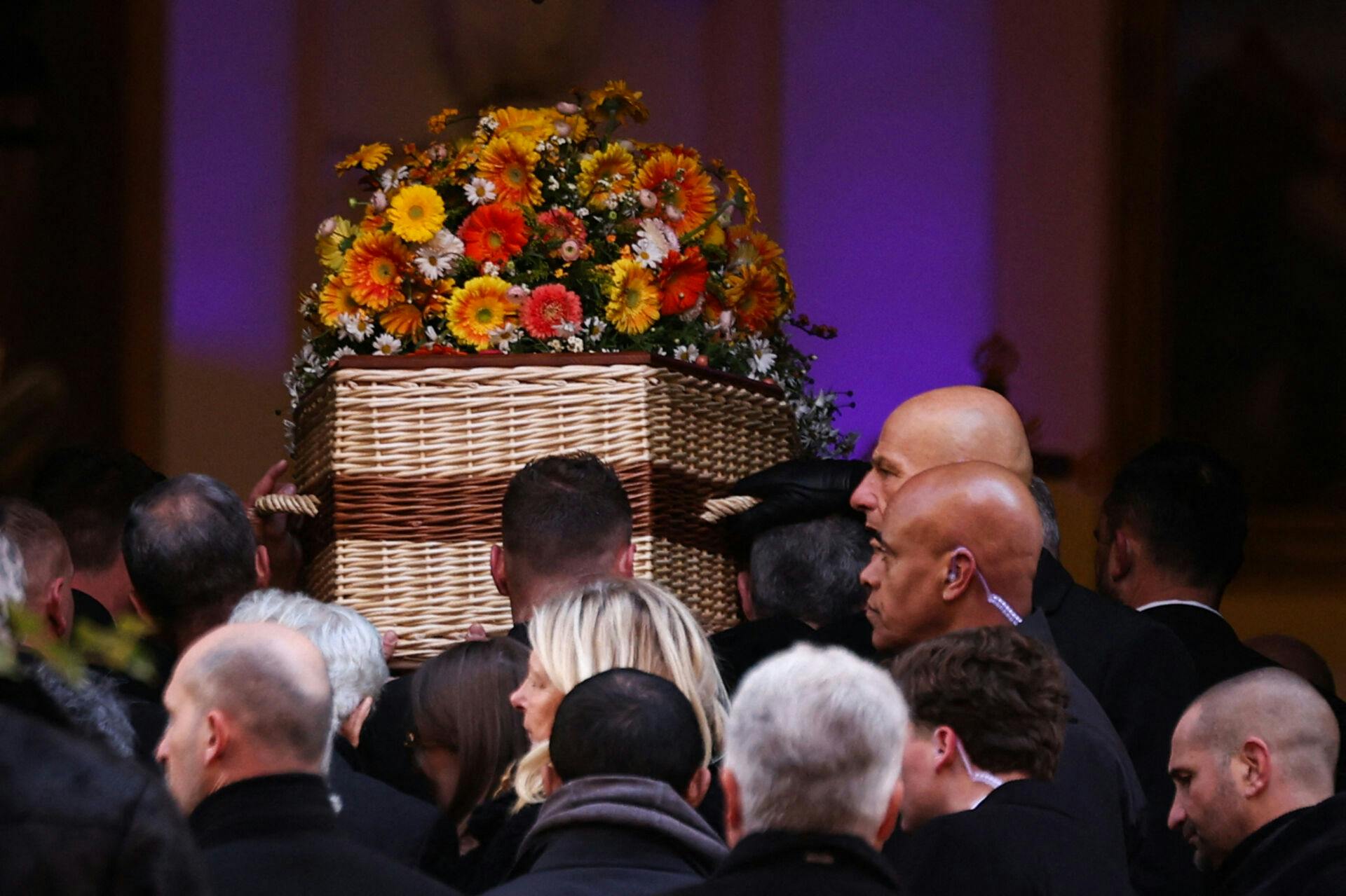 Familie og fans tog afsked med filmikonet i den historiske kirke Notre-Dame de l’Assomption. 