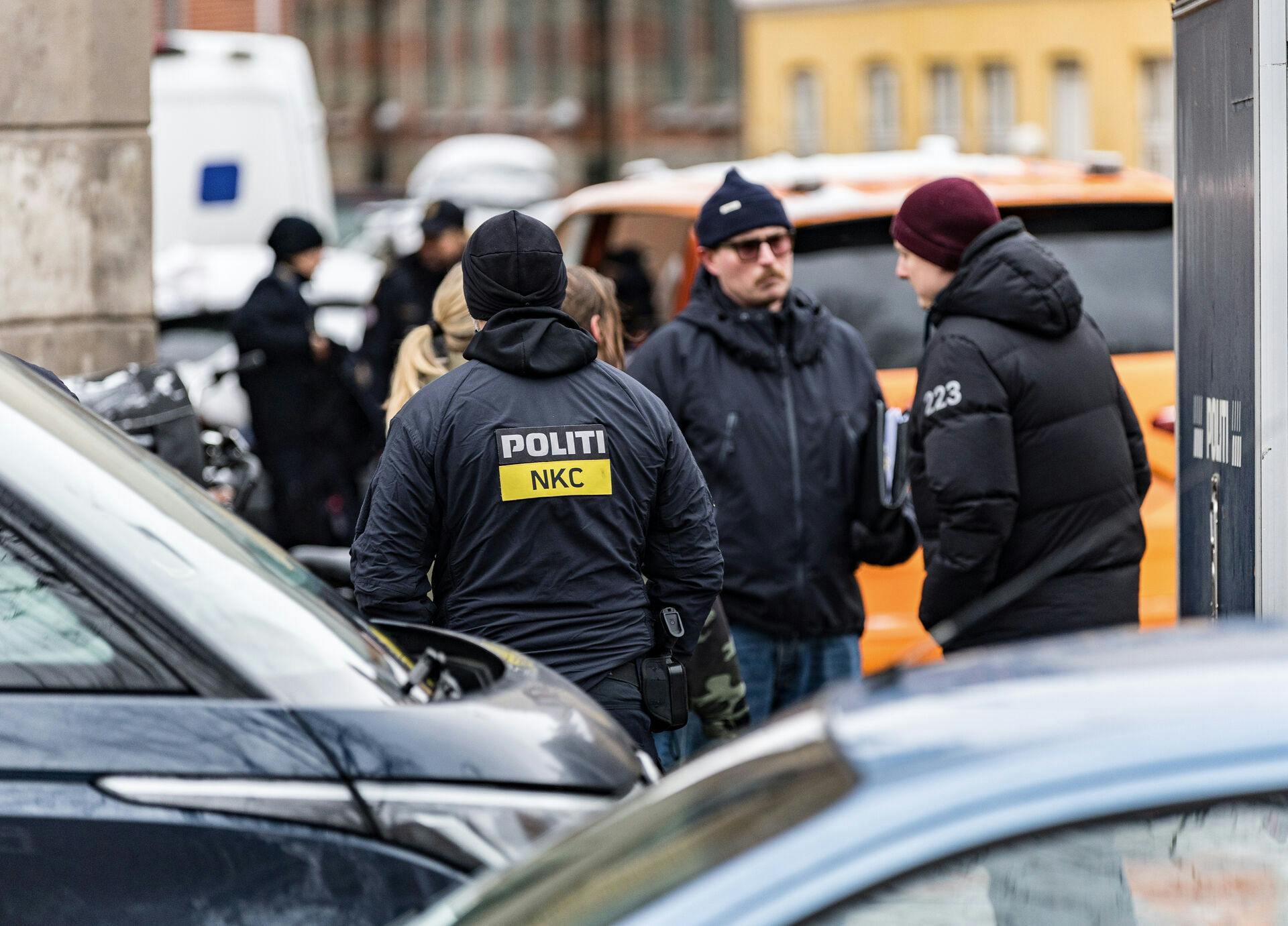 Københavns Politi undersøger onsdag eftermiddag et mistænkeligt forhold i Guldbergsgade på Nørrebro. Der er endnu ingen meldinger om personskade.