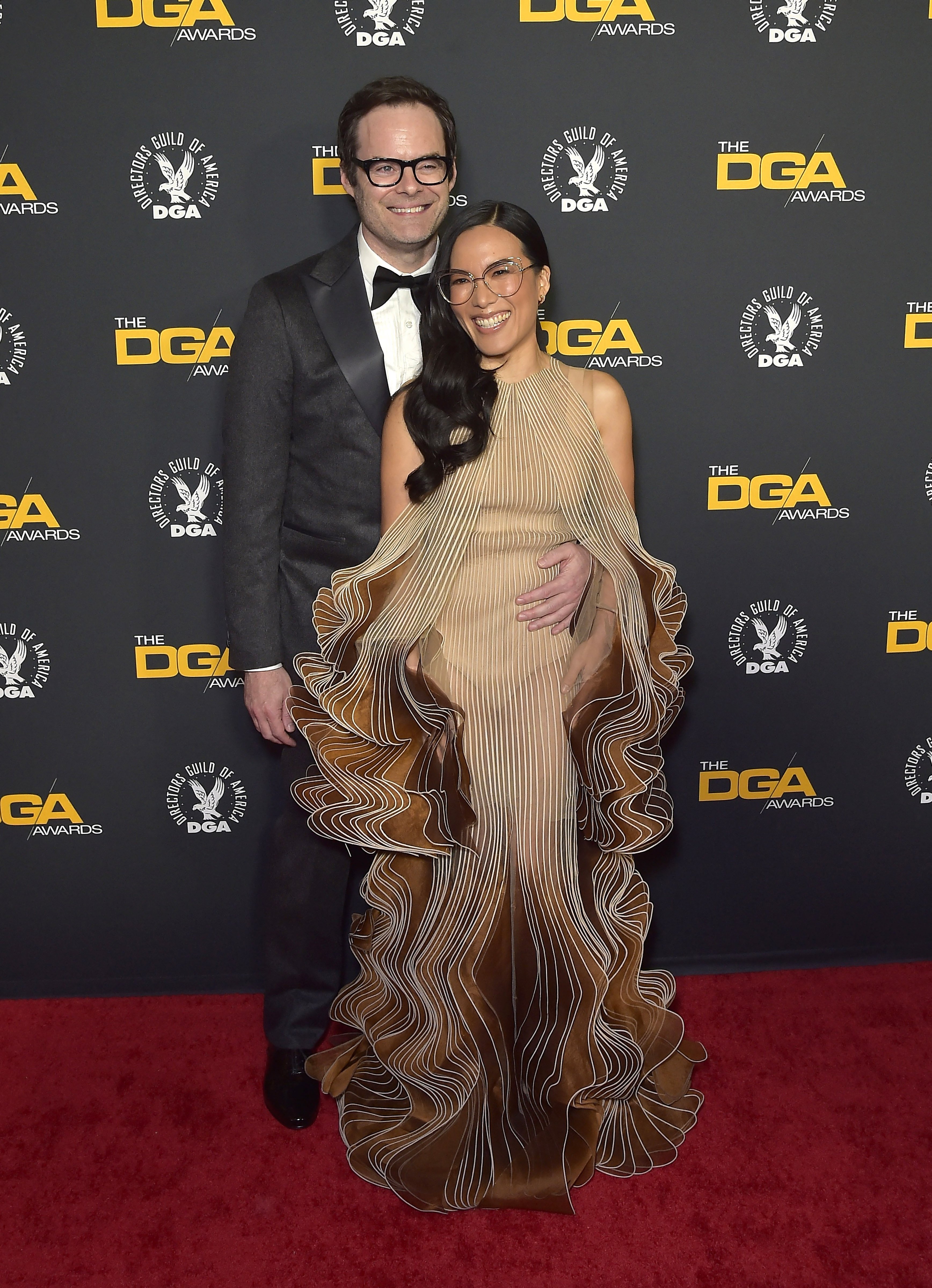 Bill Hader og Ali Wong gik hånd i hånd på løberen i februar sidste år. Nu er det slut.