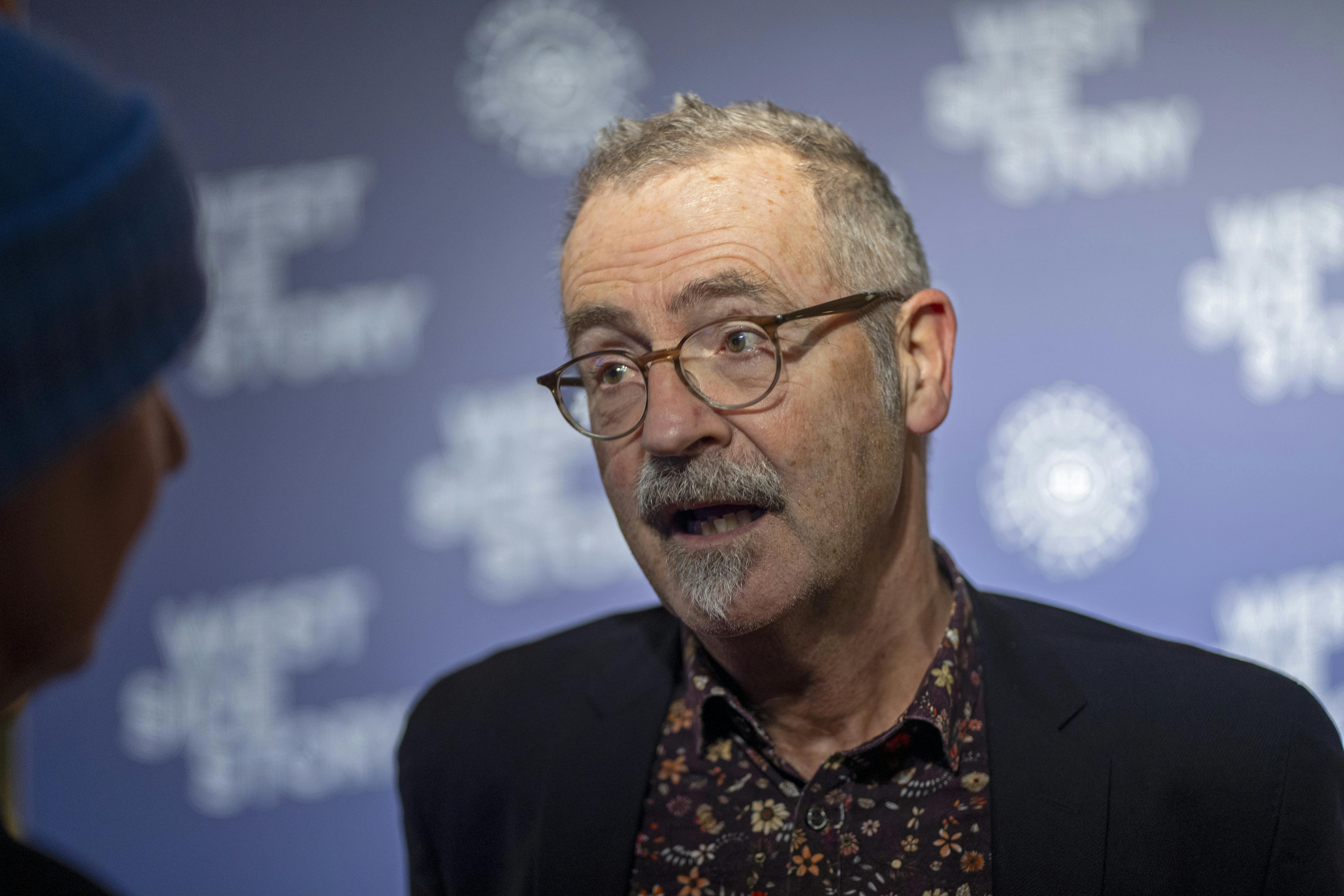 Adrian Hughs skyder med skarpt i en intern mail til flere DR-chefer.