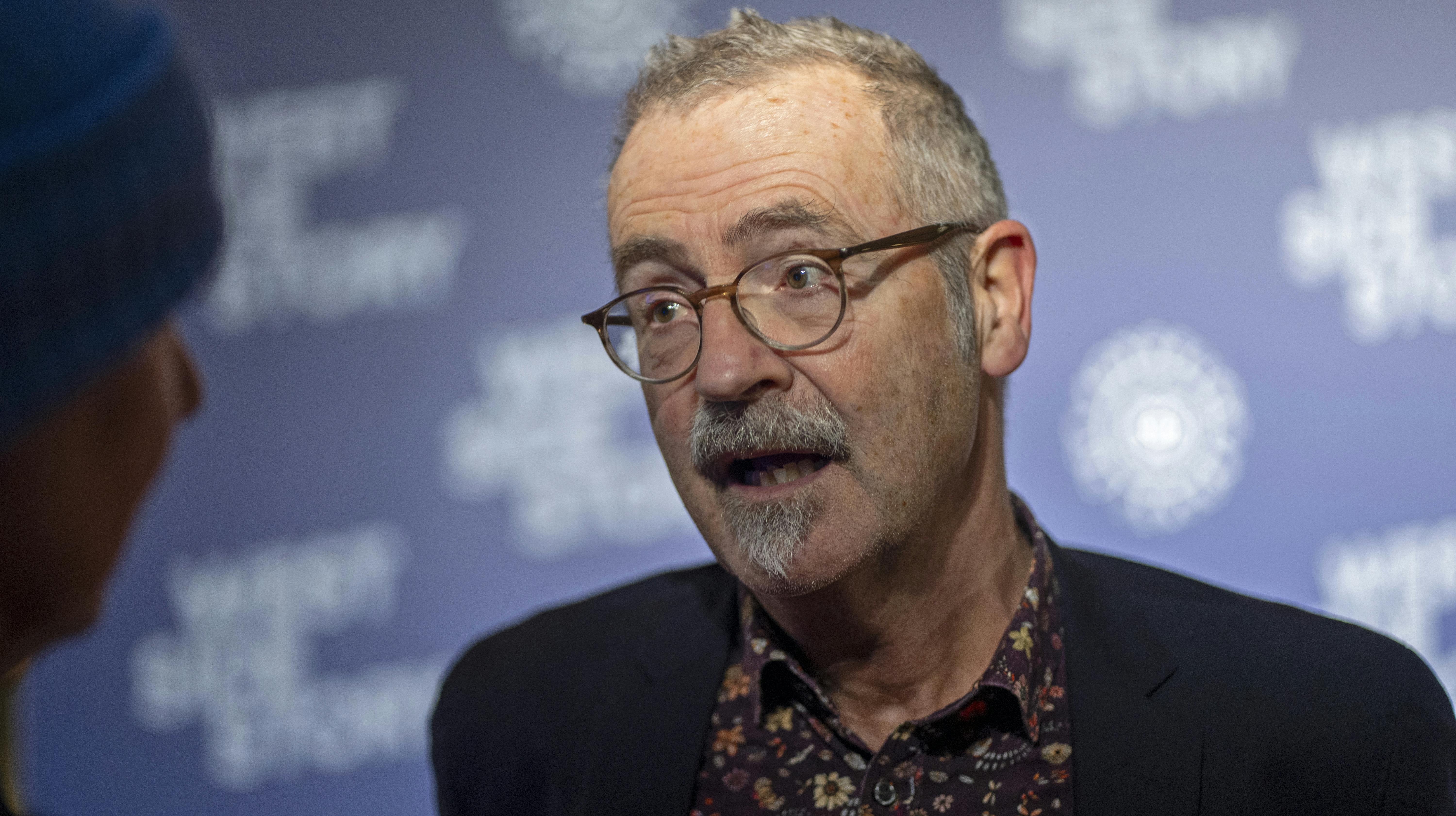 Adrian Hughs skyder med skarpt i en intern mail til flere DR-chefer.