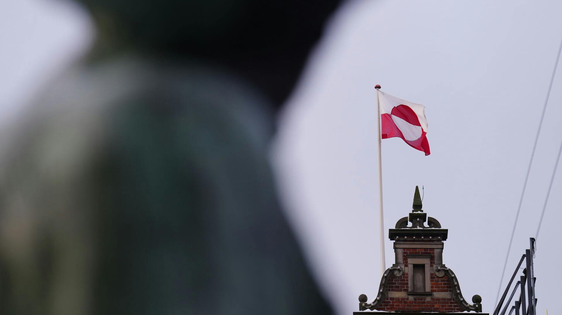 Det grønlandske flag er hejst midt i København i dag.