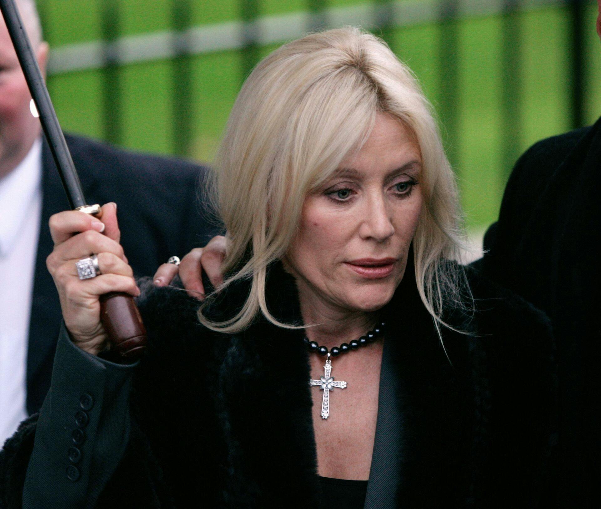 Angie Best ses her til George Bests begravelse i 2005.