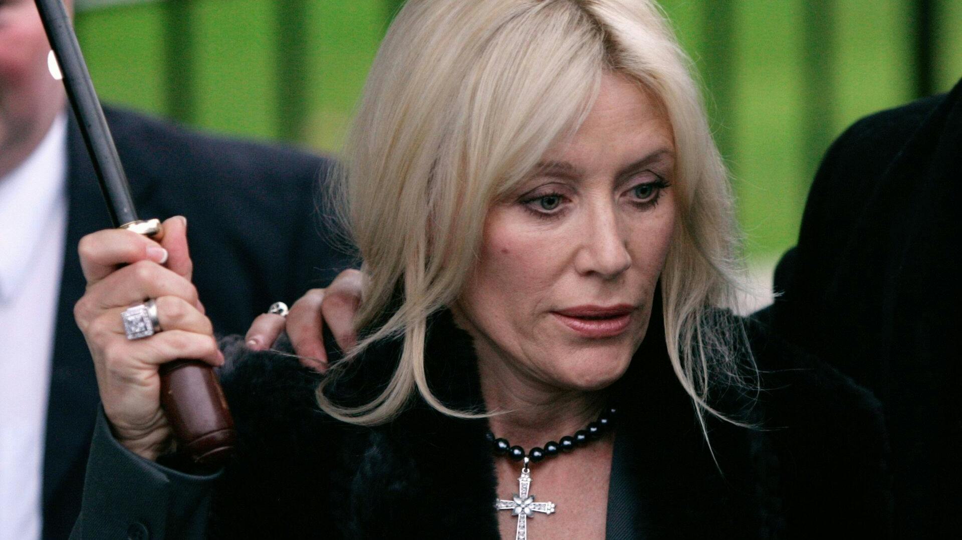 Angie Best ses her til George Bests begravelse i 2005.