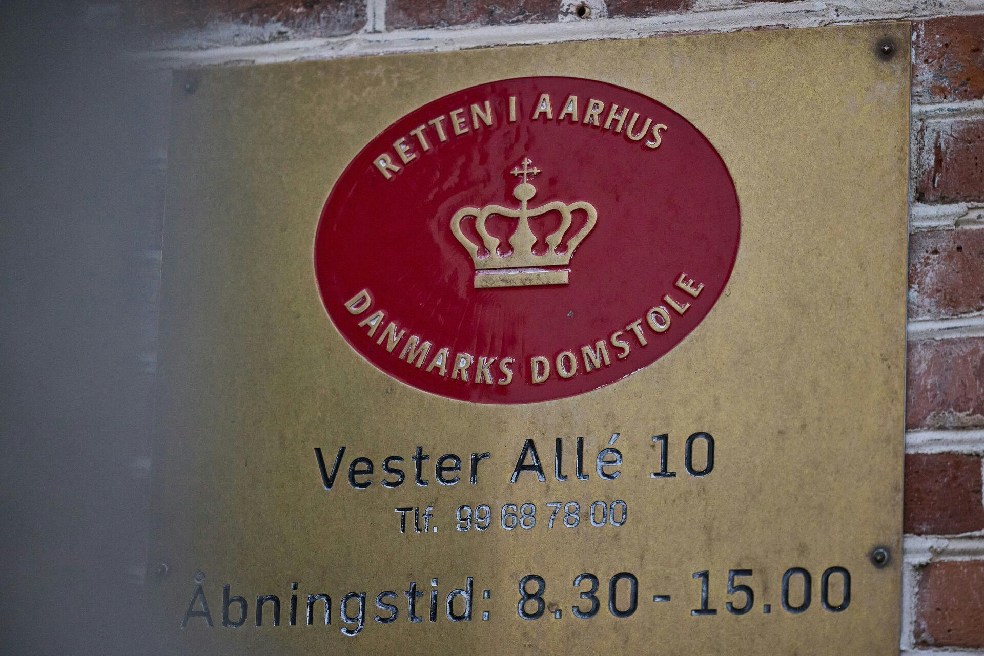 Sagen behandles ved Retten i Aarhus.