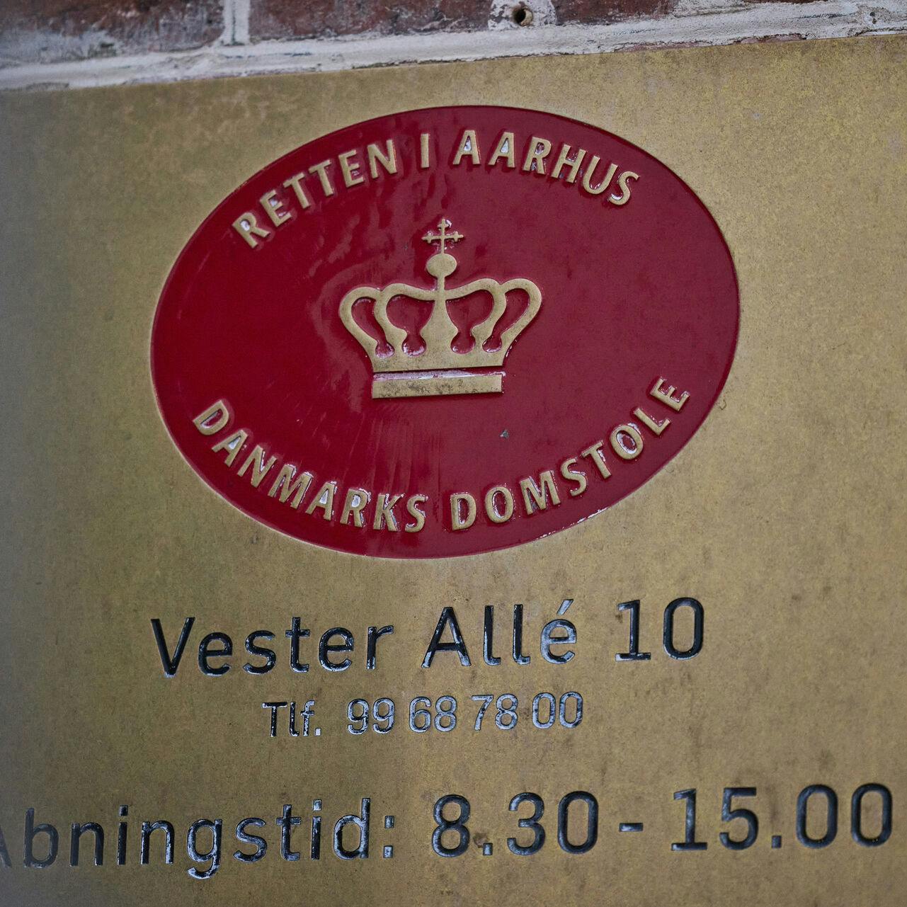 Sagen behandles ved Retten i Aarhus.